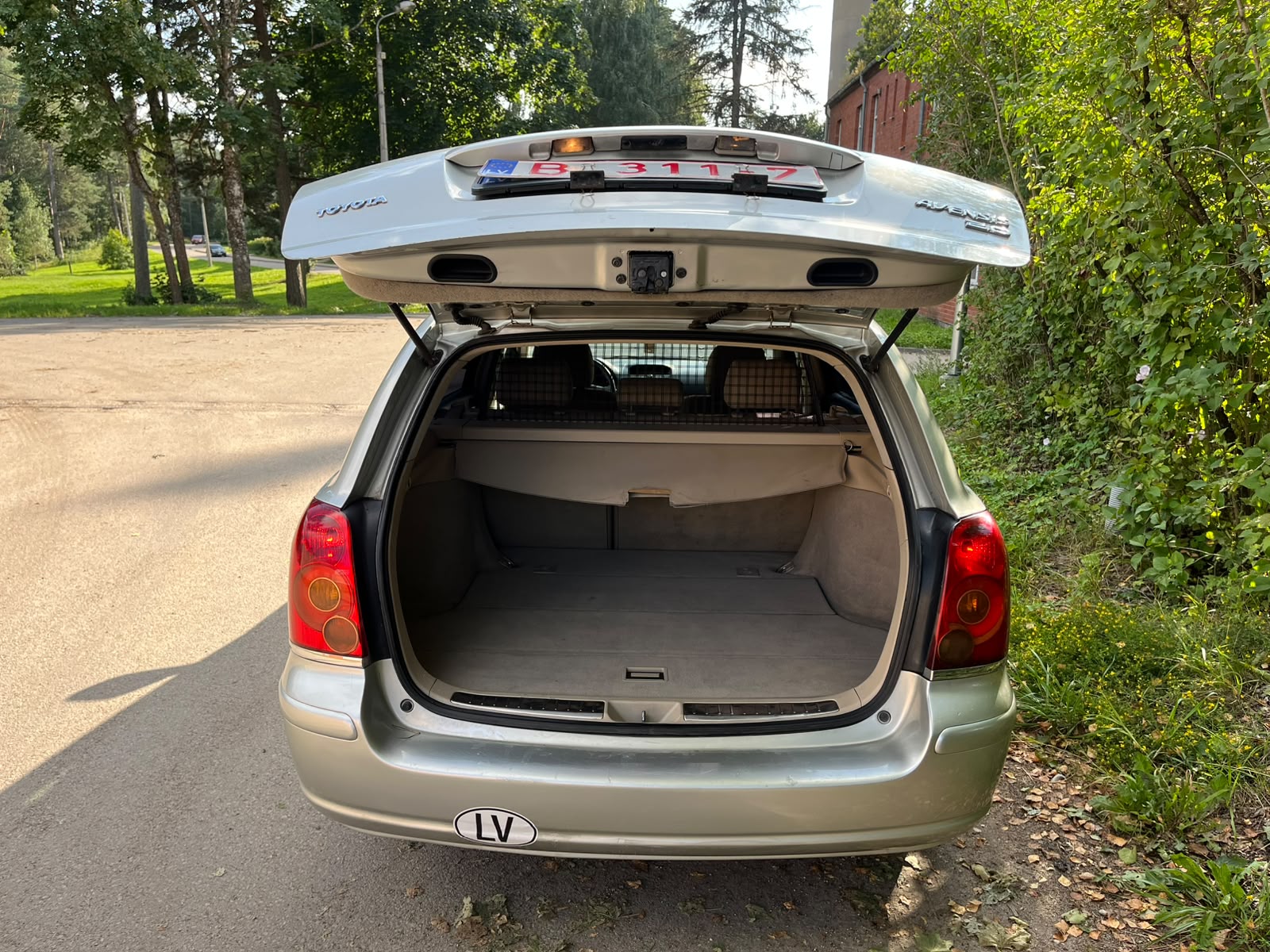 TOYOTA AVENSIS
