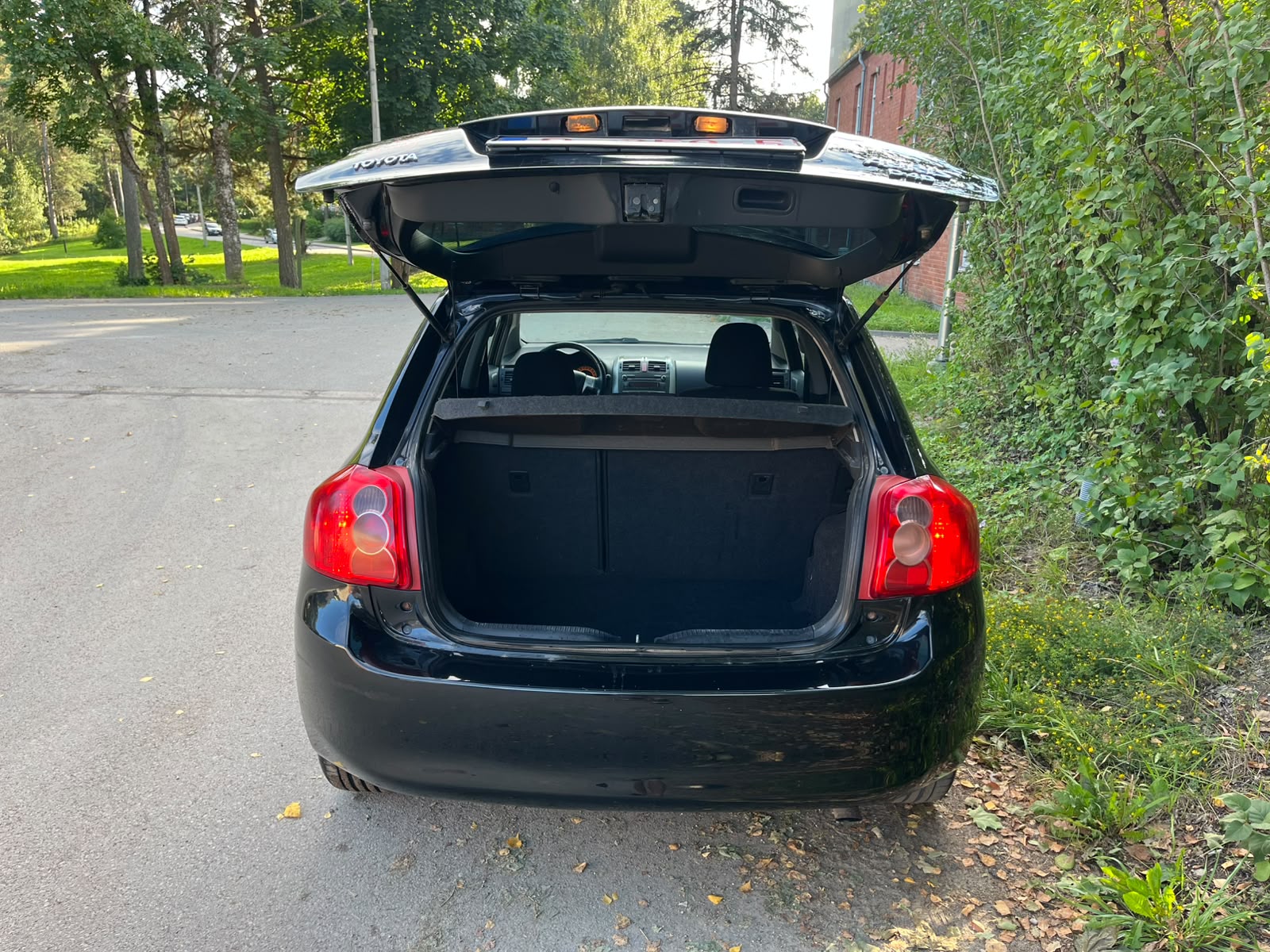 TOYOTA AURIS