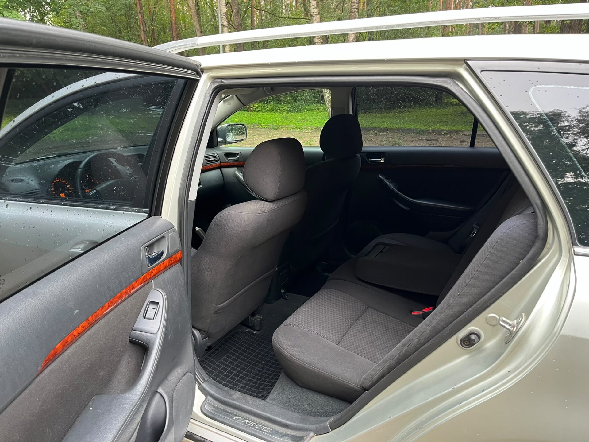 TOYOTA AVENSIS