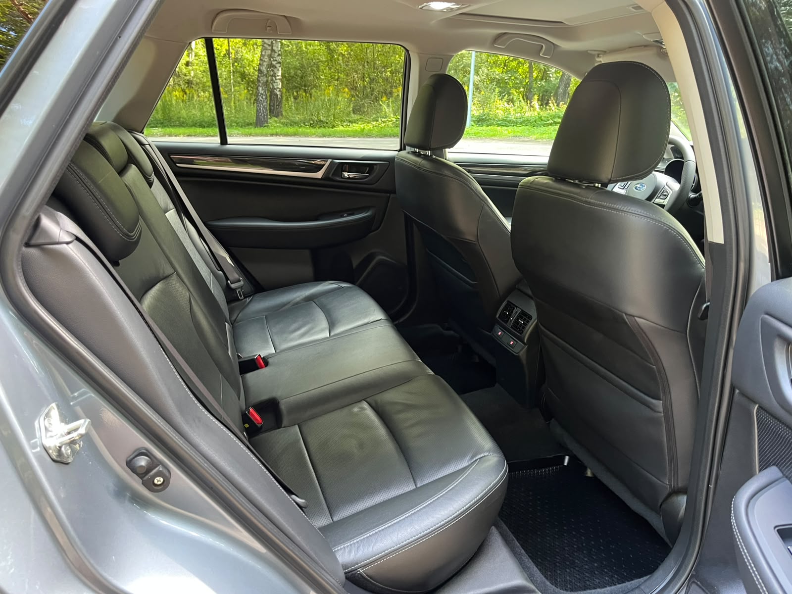 SUBARU LEGACY OUTBACK AWD