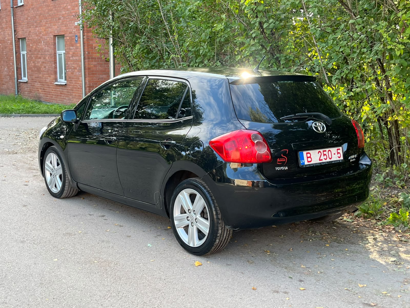 TOYOTA AURIS