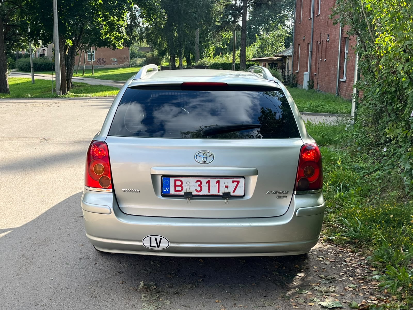 TOYOTA AVENSIS