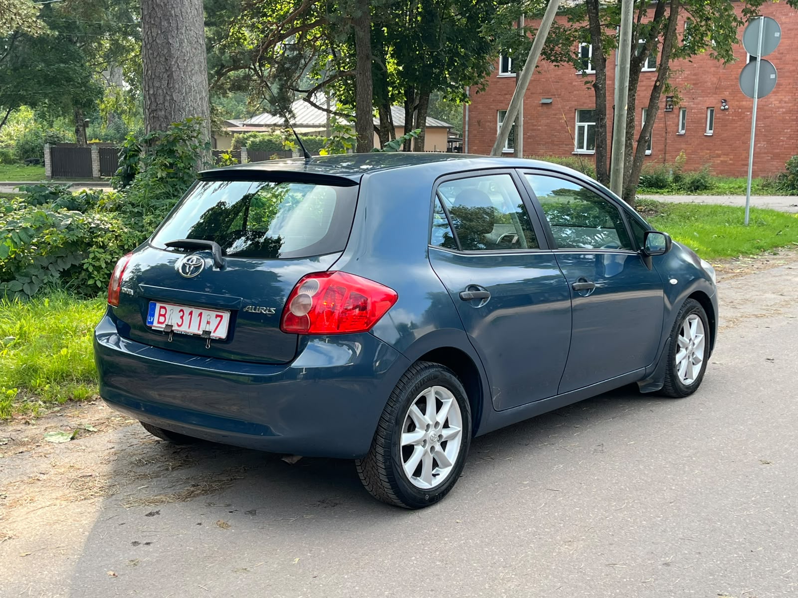 TOYOTA AURIS