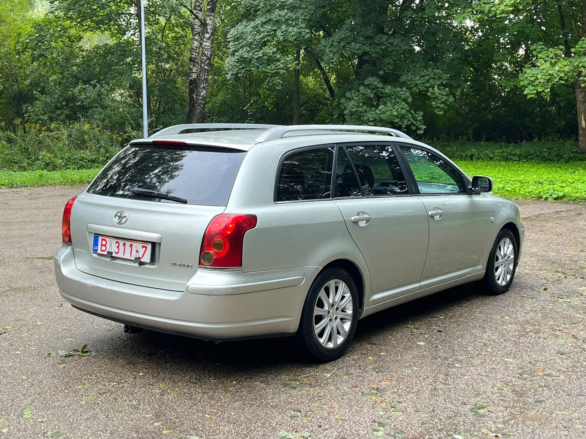 TOYOTA AVENSIS