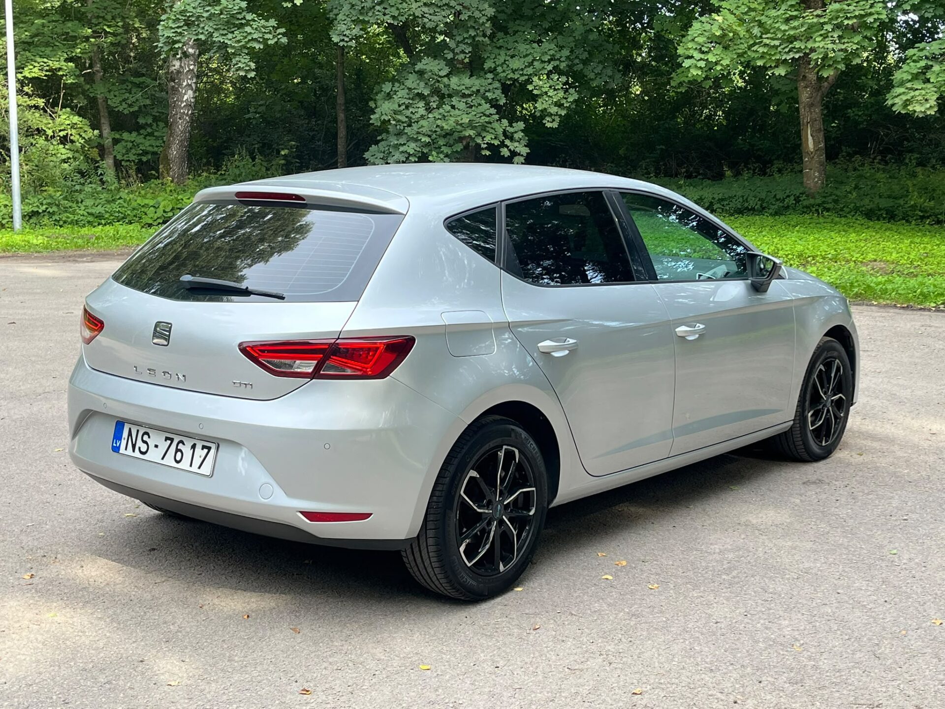 SEAT LEON