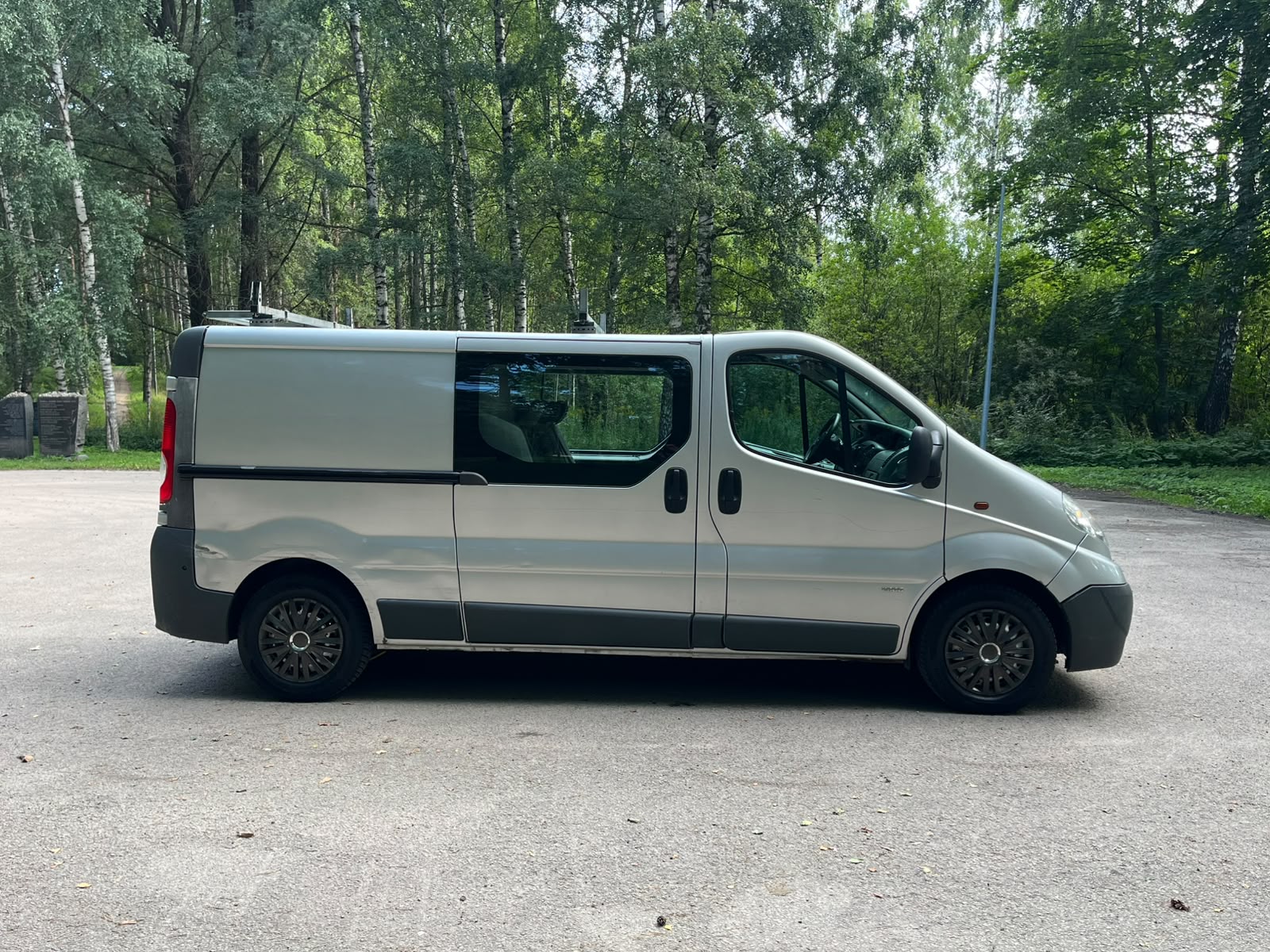 OPEL VIVARO 6-VIETAS