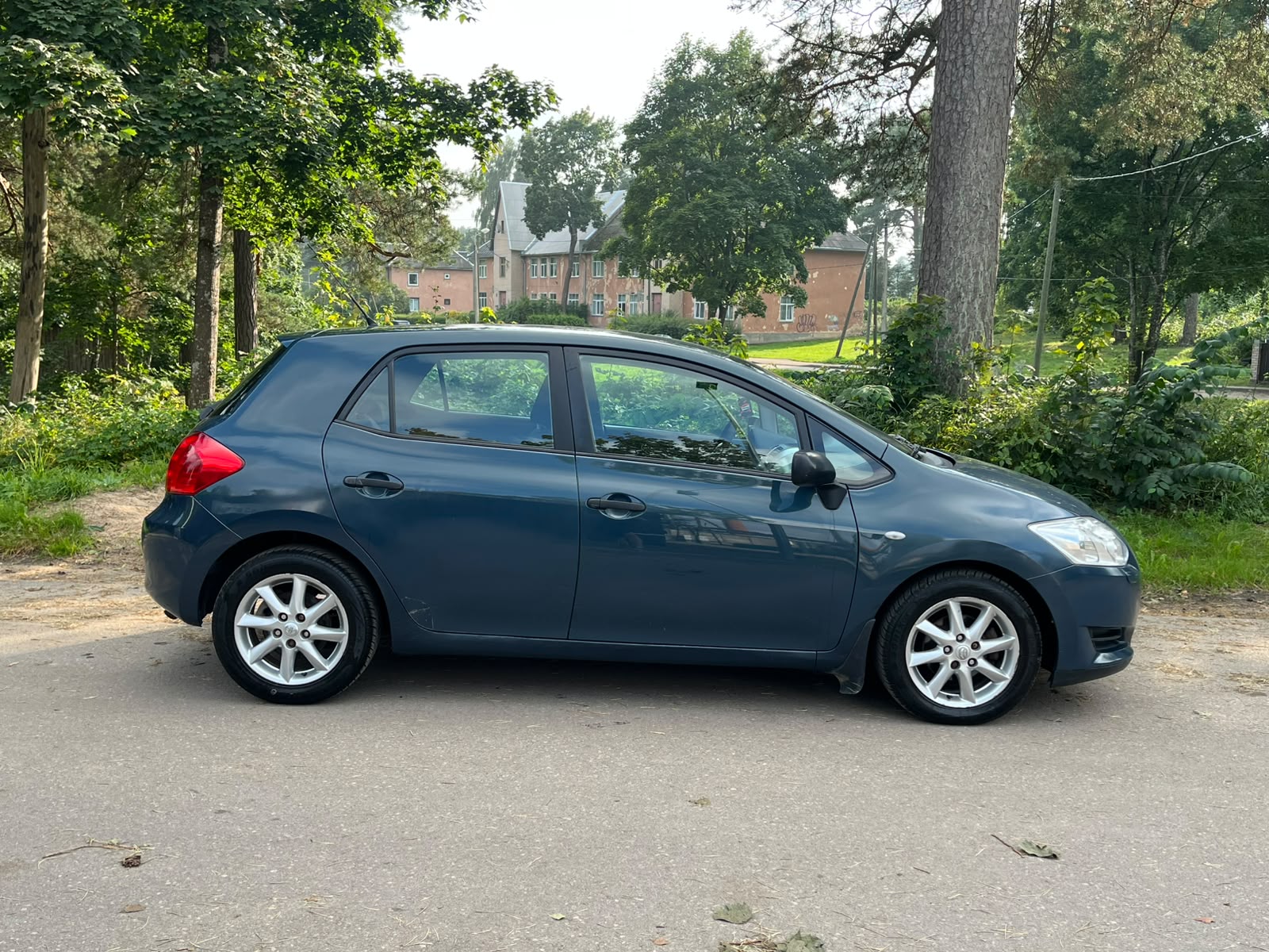 TOYOTA AURIS