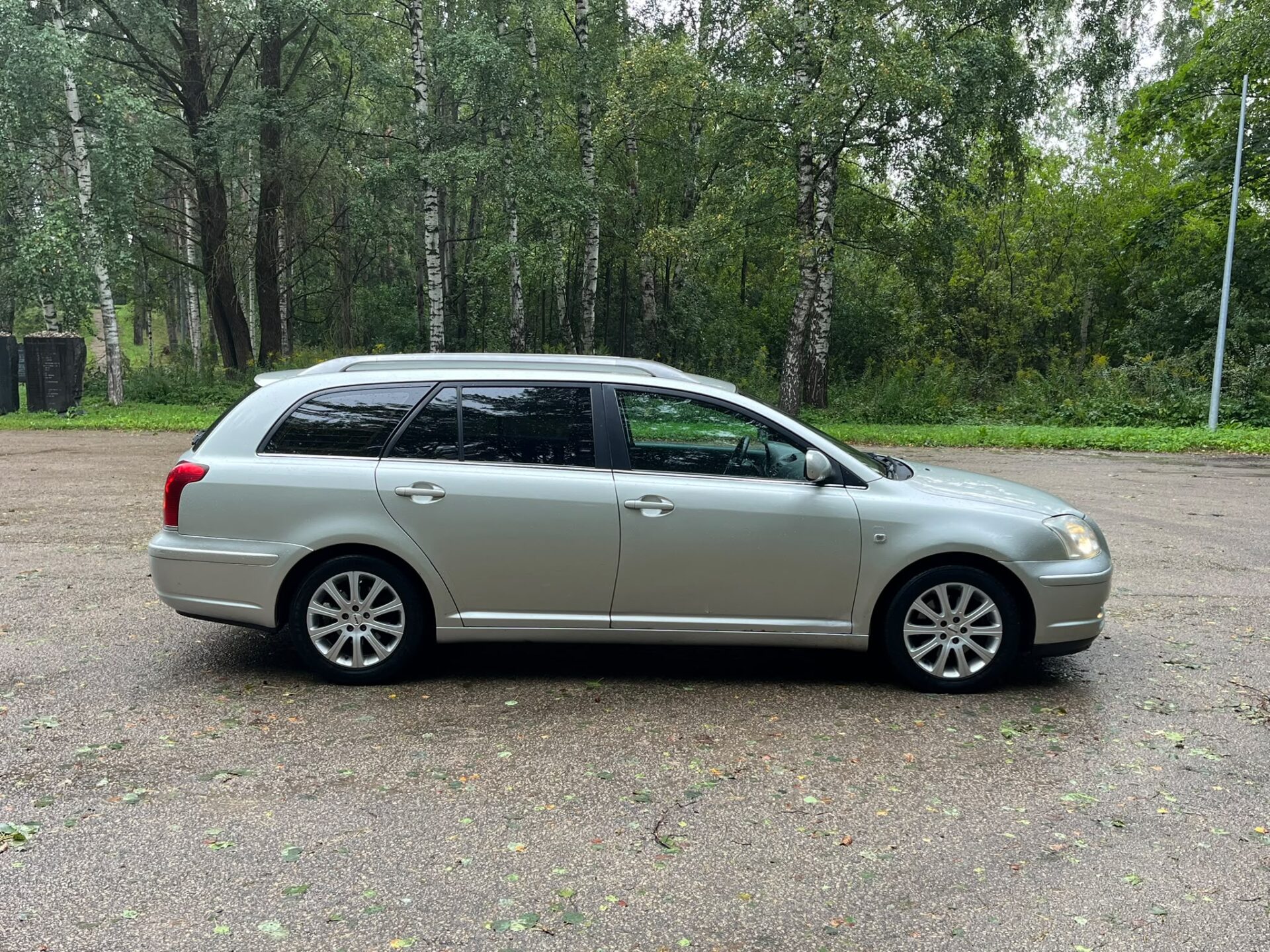 TOYOTA AVENSIS