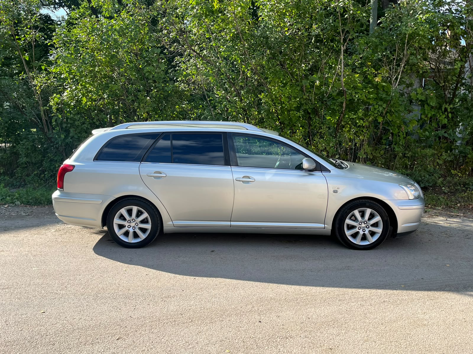 TOYOTA AVENSIS