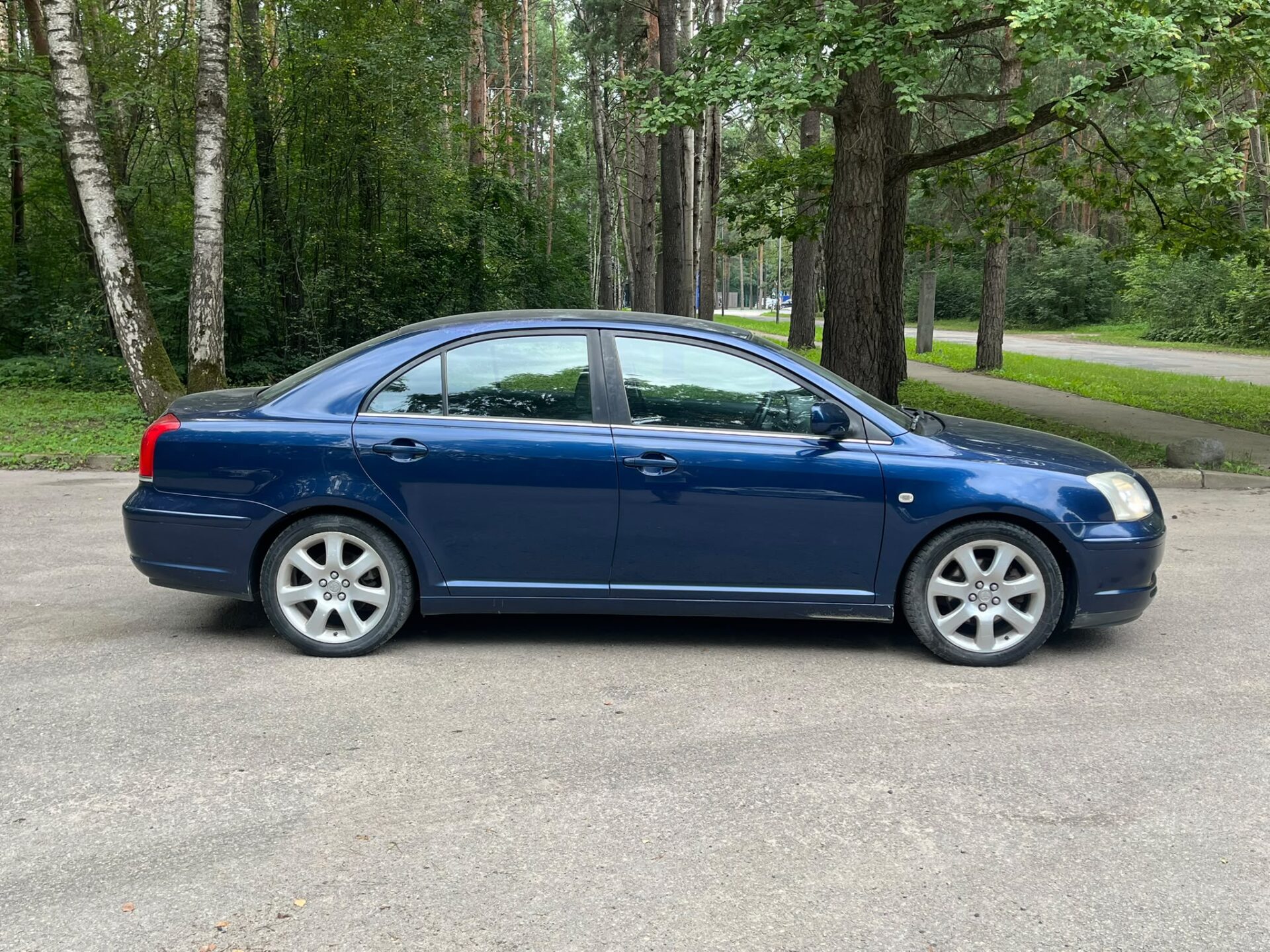 TOYOTA AVENSIS