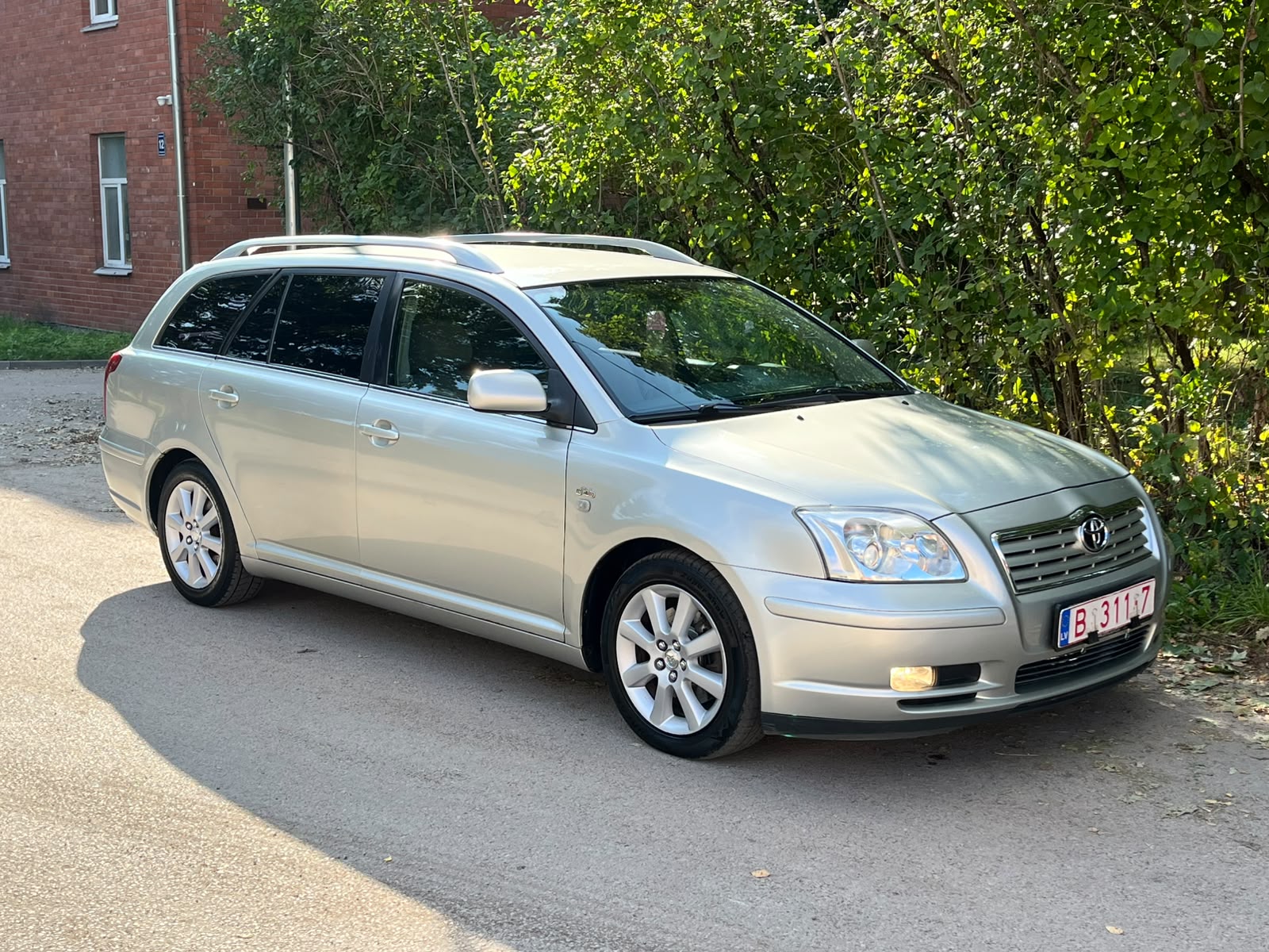 TOYOTA AVENSIS