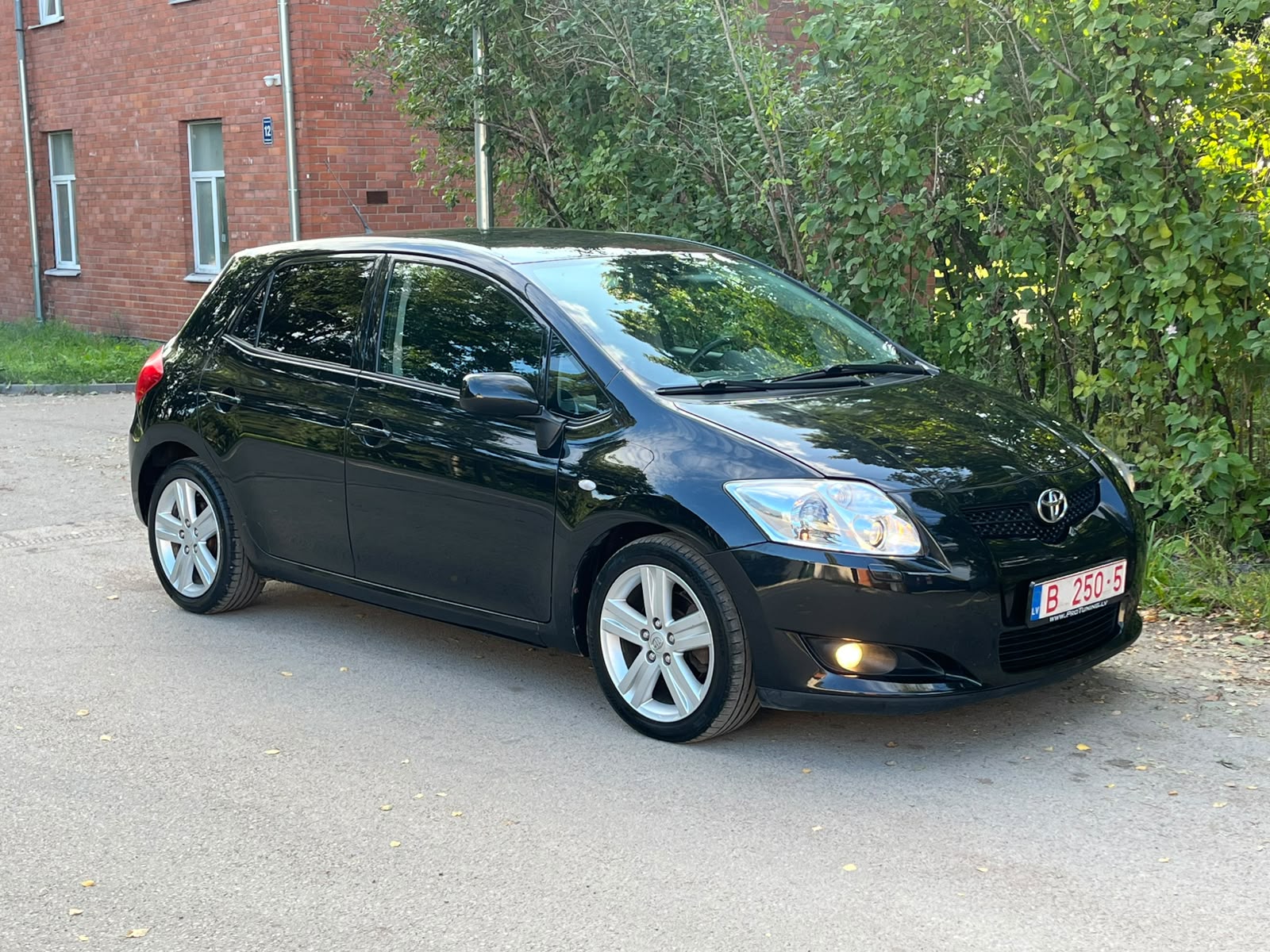 TOYOTA AURIS