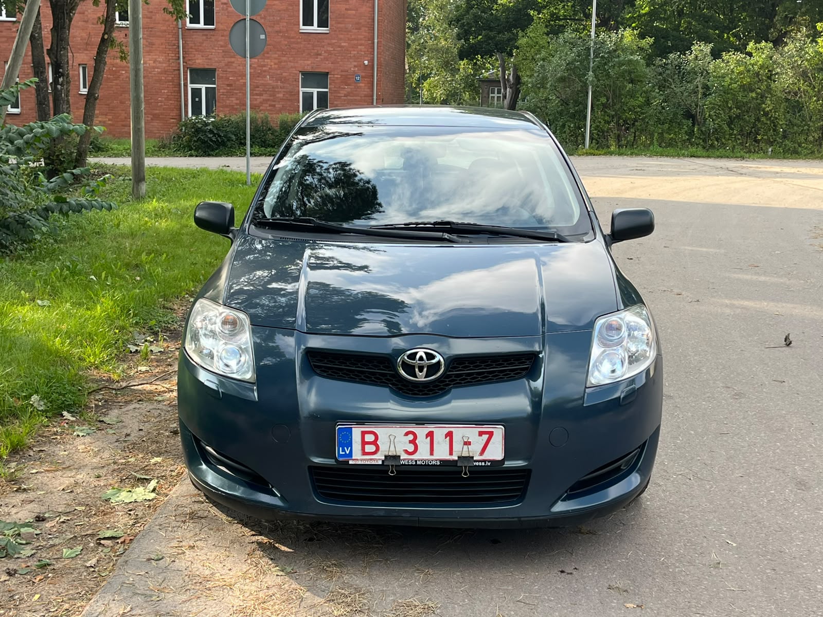 TOYOTA AURIS