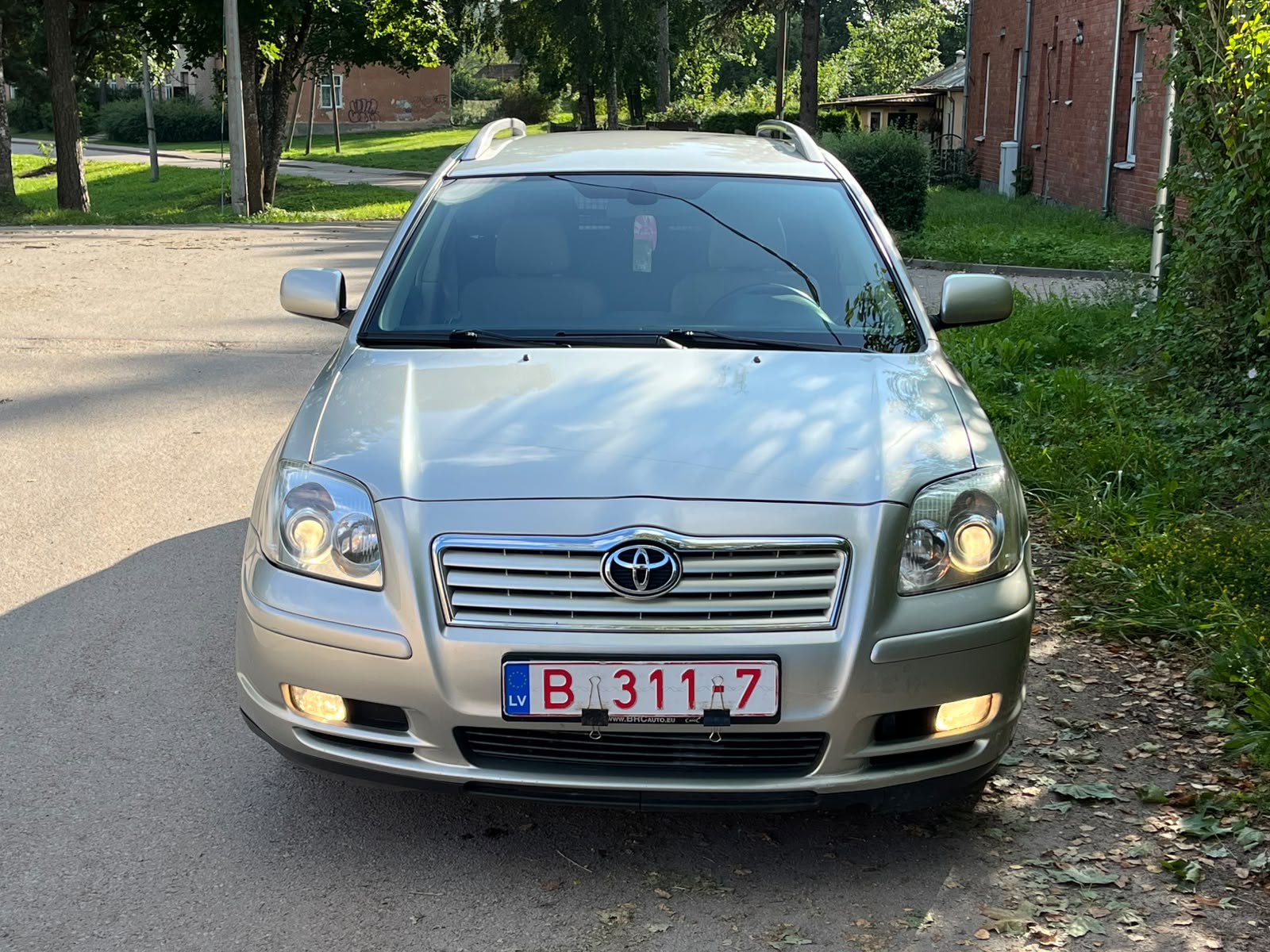TOYOTA AVENSIS