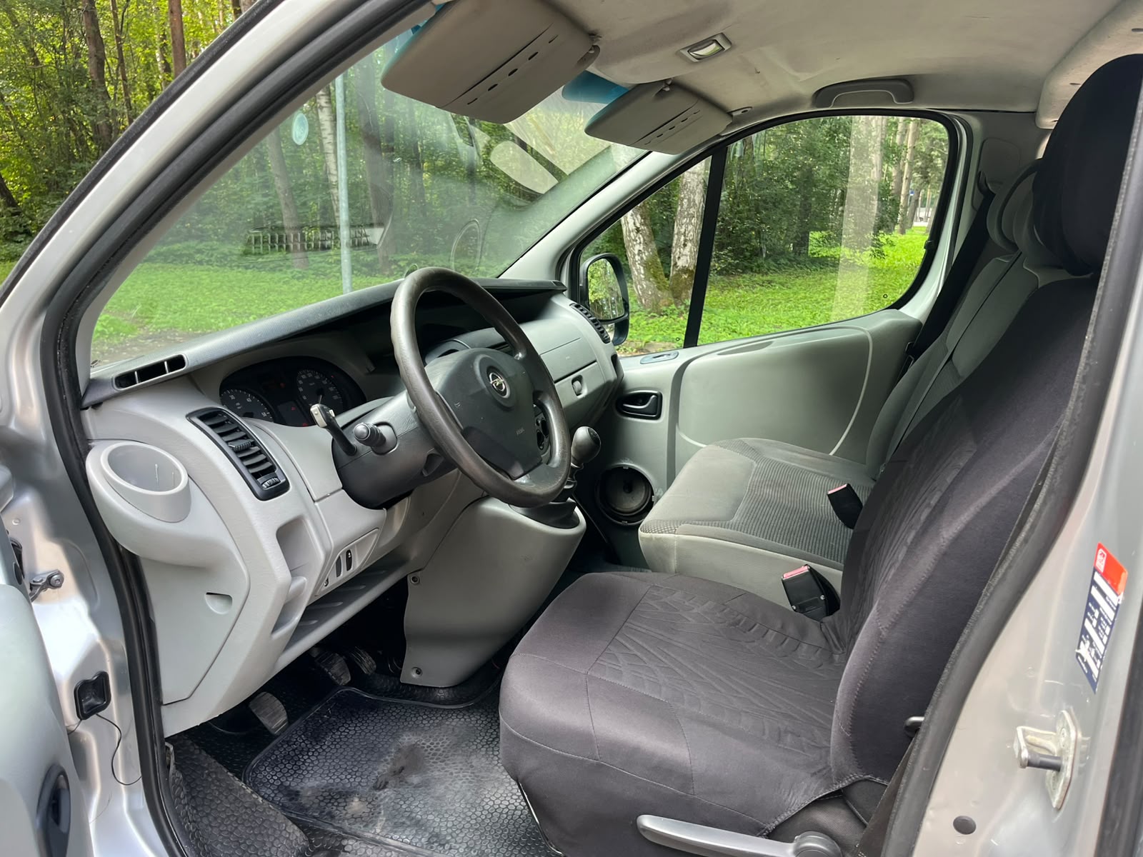 OPEL VIVARO 6-VIETAS