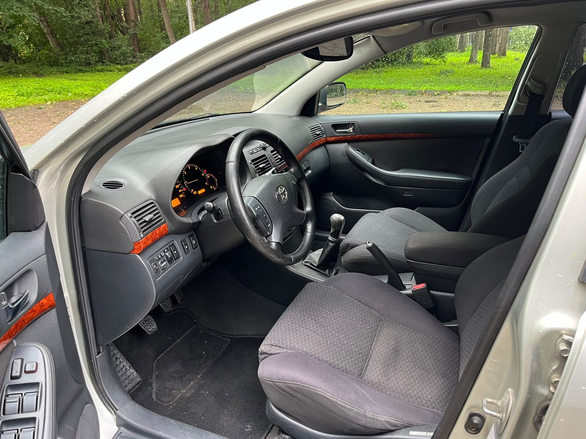 TOYOTA AVENSIS