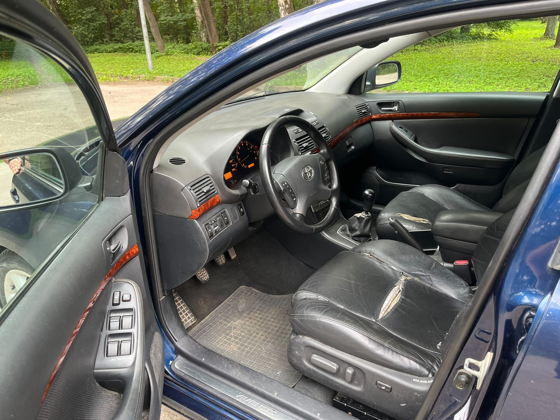 TOYOTA AVENSIS