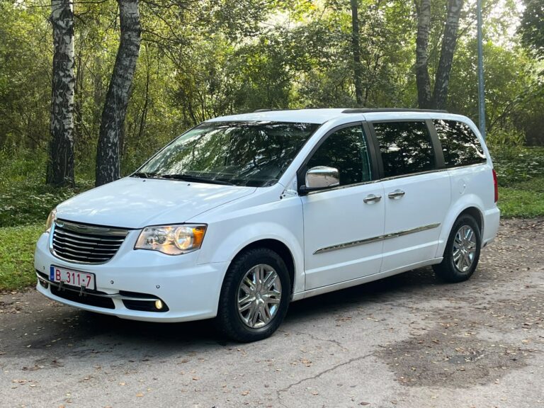 CHRYSLER TOWN & COUNTRY 7-VIETAS