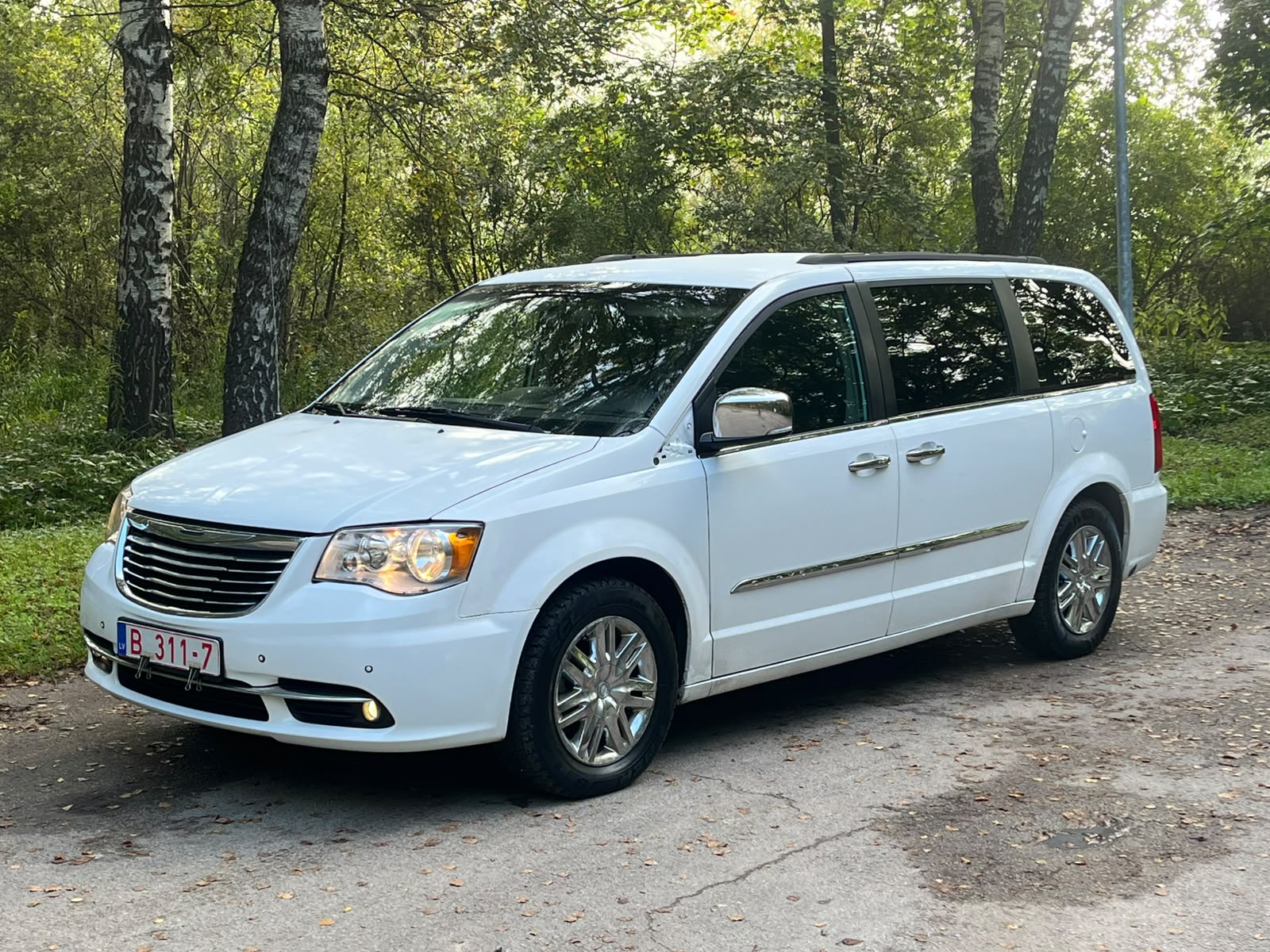 CHRYSLER TOWN & COUNTRY 7-VIETAS