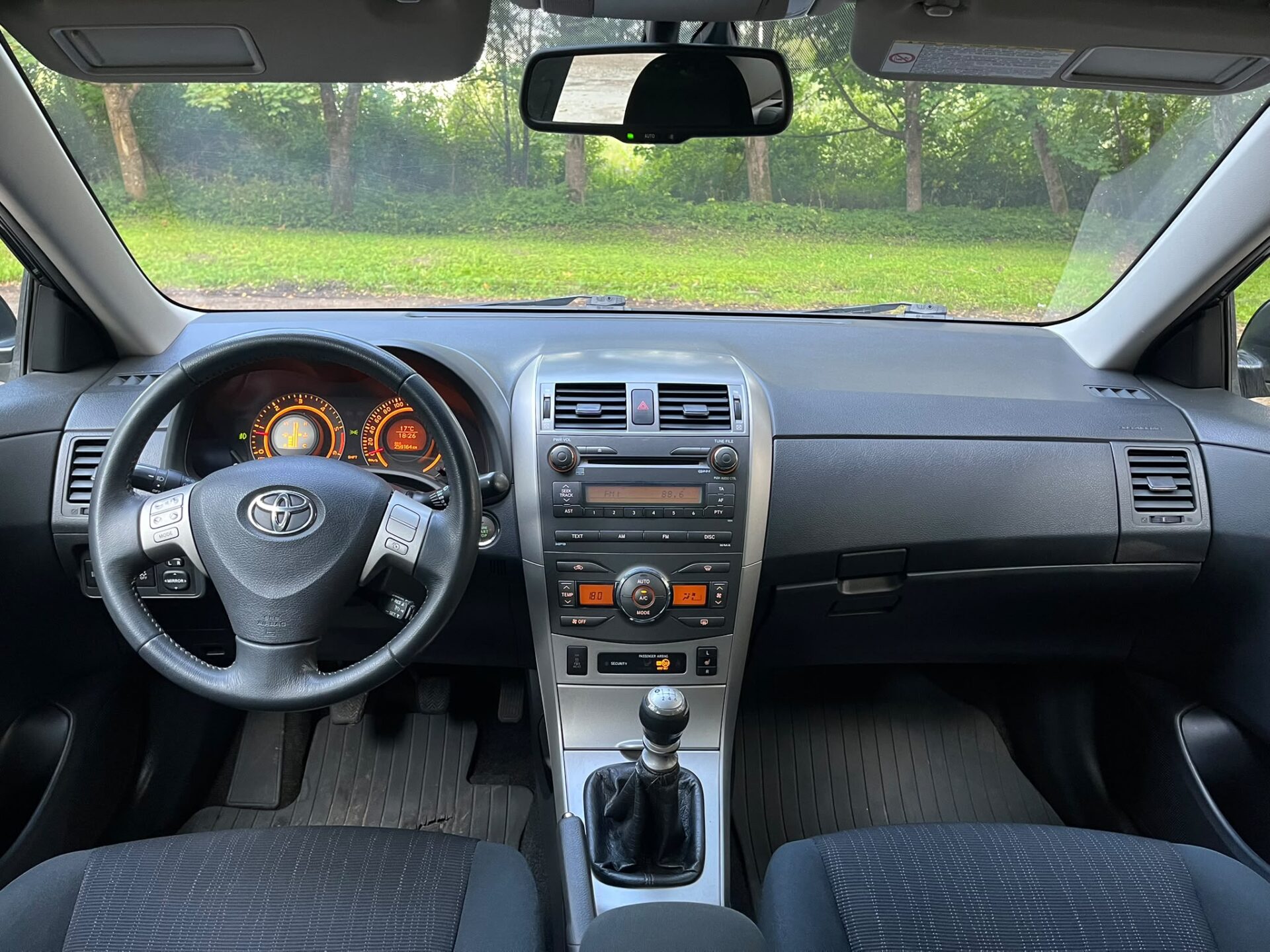 TOYOTA COROLLA