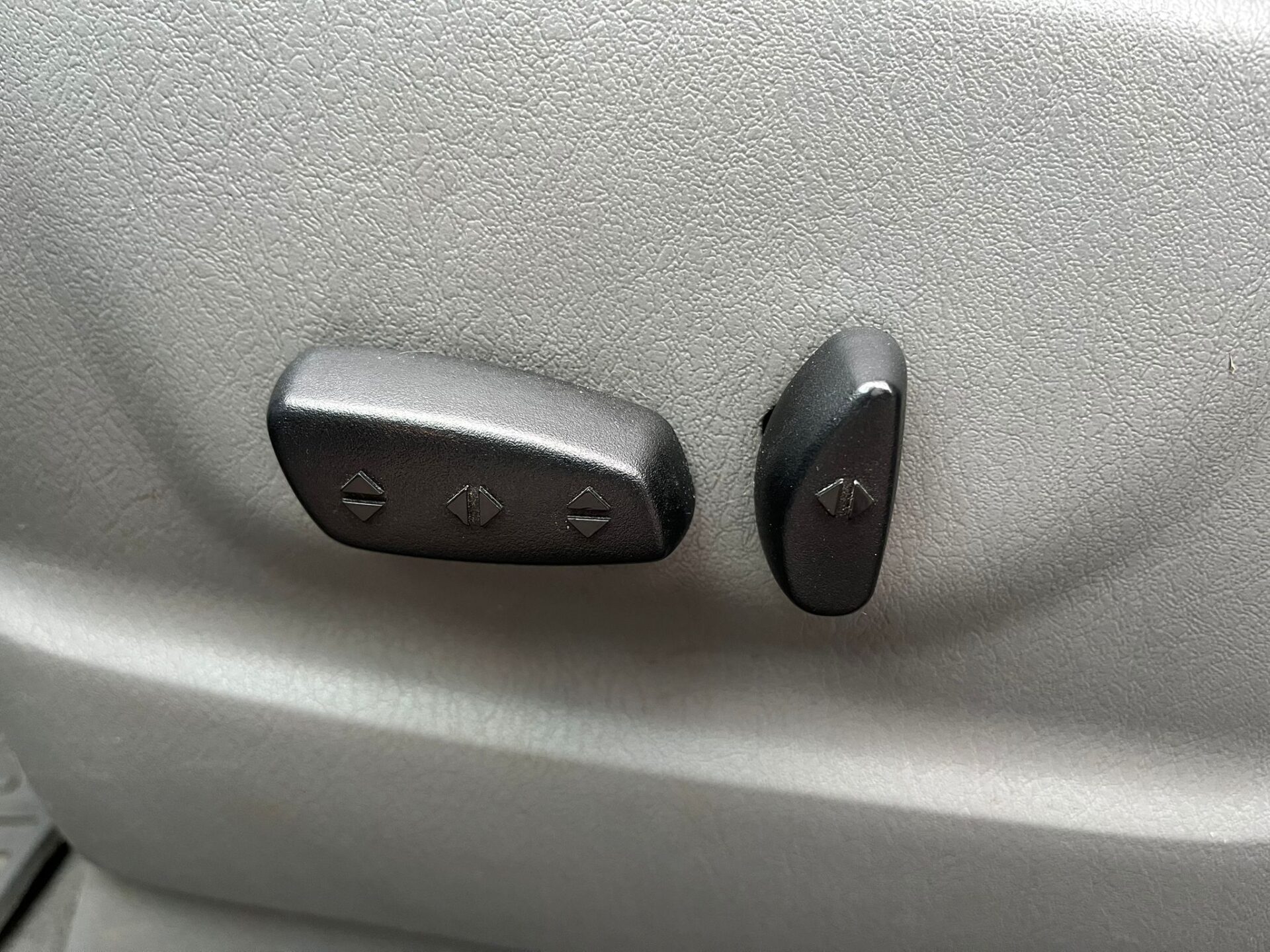 CHRYSLER GRAND VOYAGER LX STOW&GO 7-VIETAS