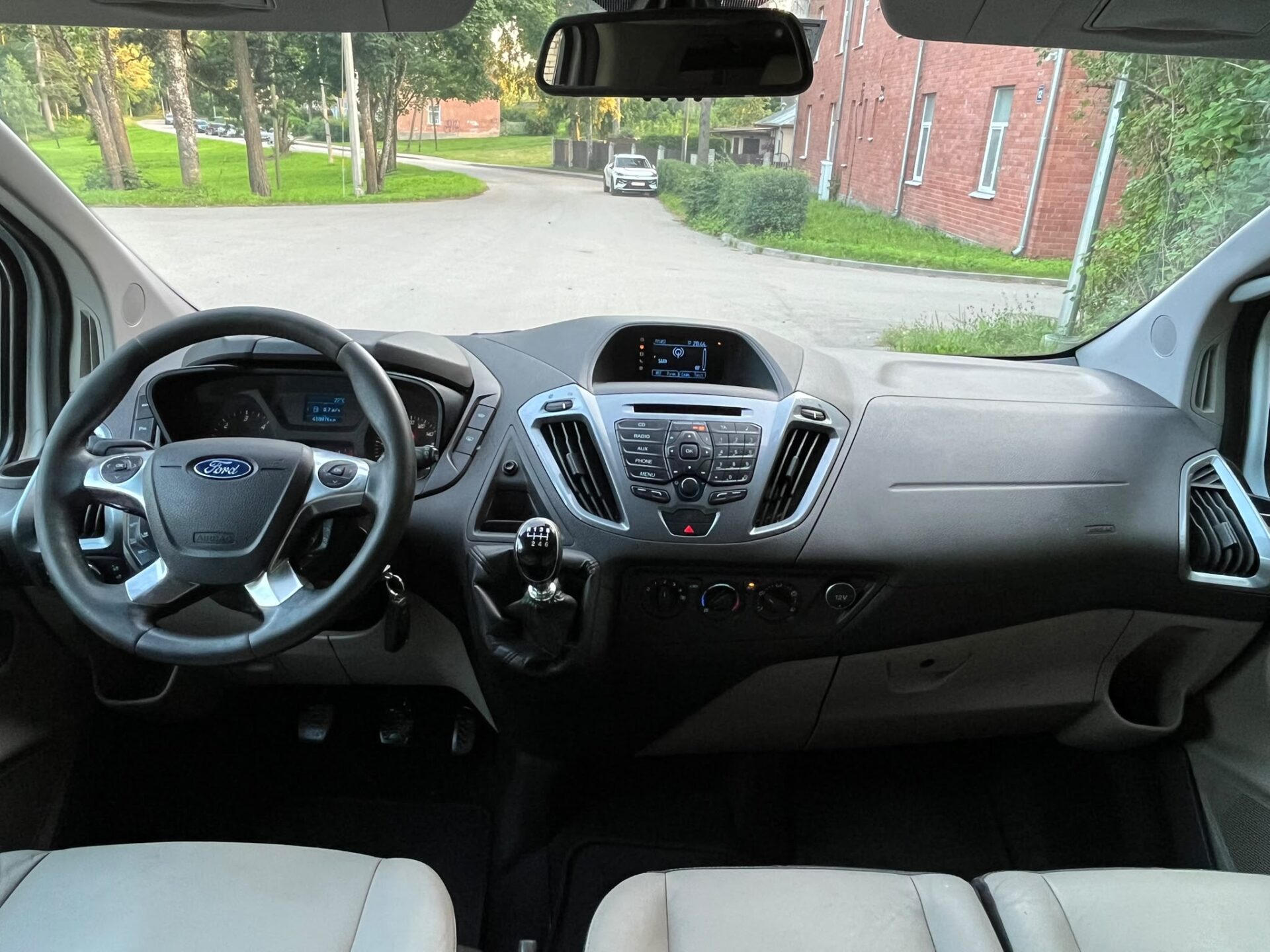 FORD TOURNEO CUSTOM 9-VIETAS