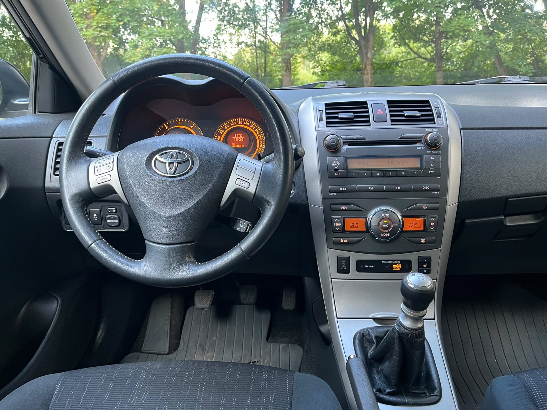 TOYOTA COROLLA