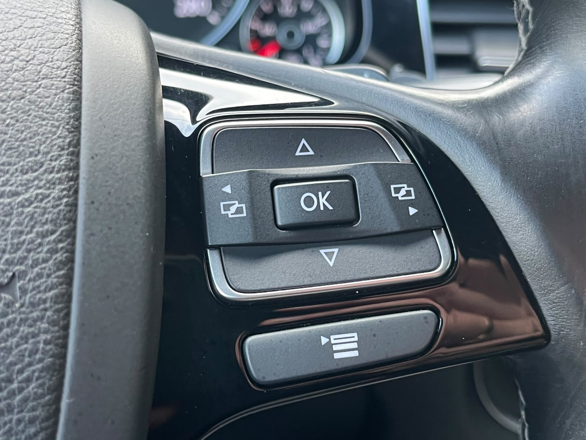 VW TOUAREG R-LINE
