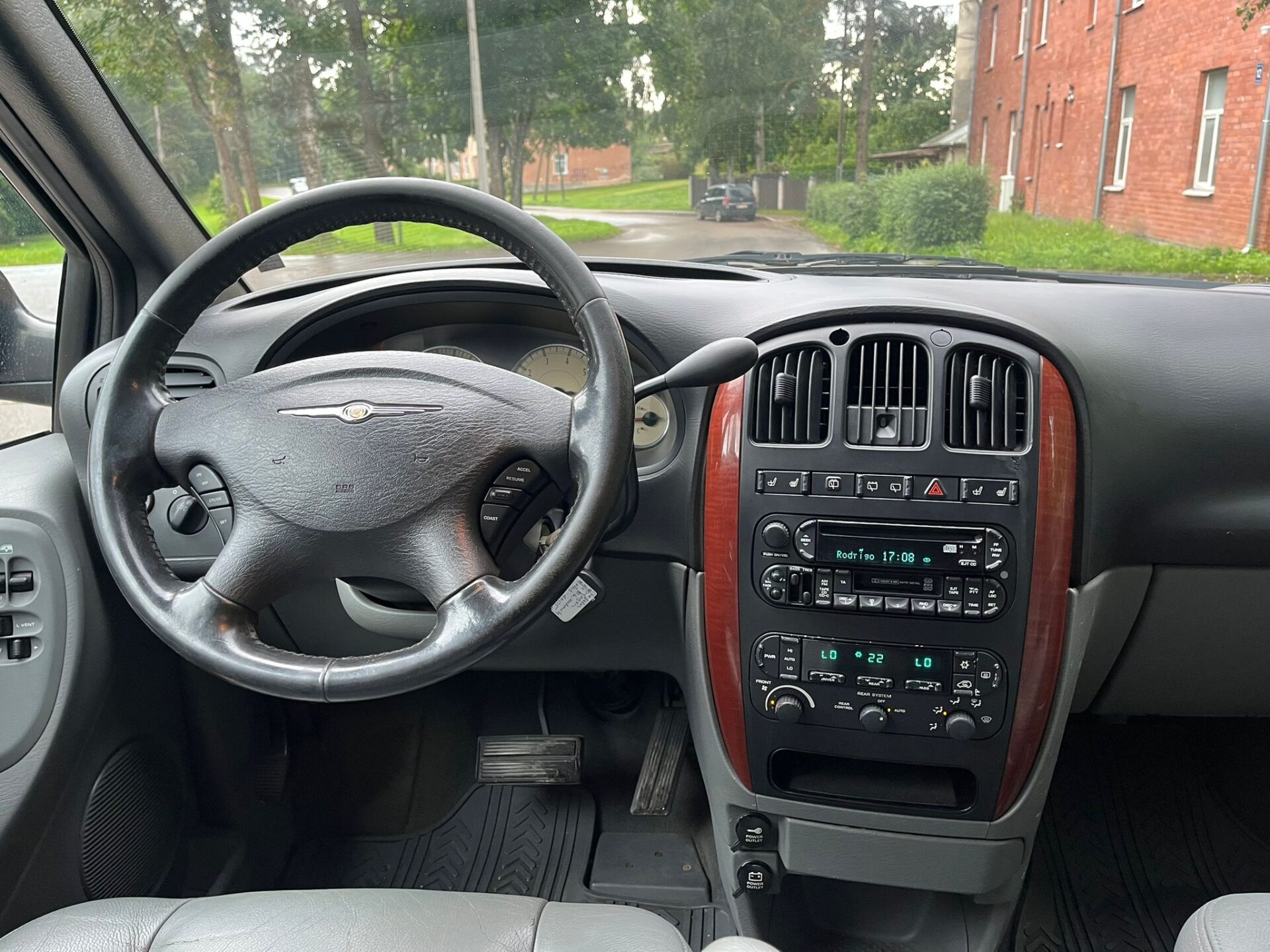 CHRYSLER GRAND VOYAGER LX STOW&GO 7-VIETAS