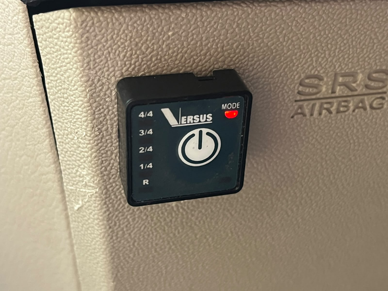 CHRYSLER TOWN & COUNTRY 7-VIETAS