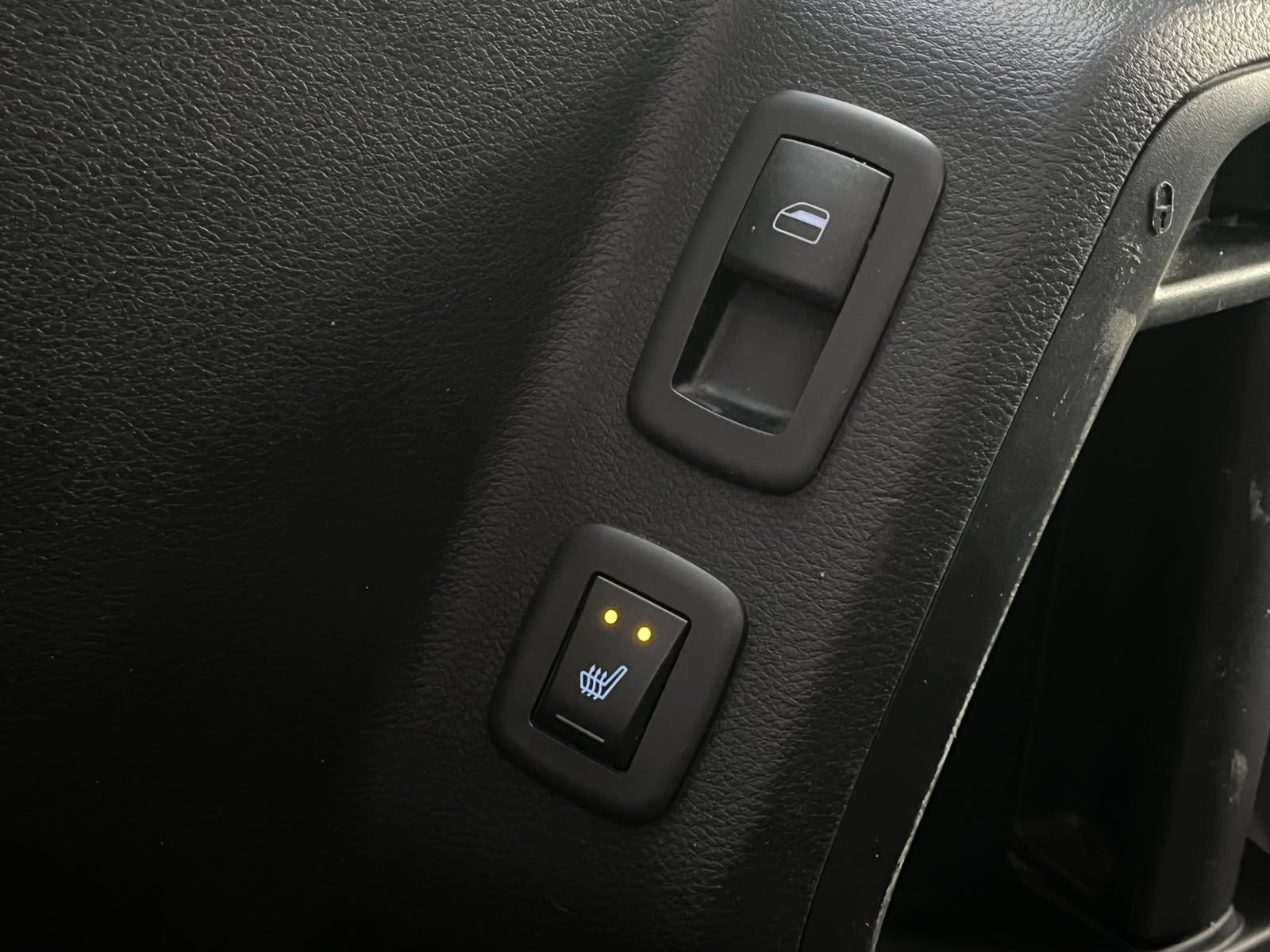 CHRYSLER TOWN & COUNTRY 7-VIETAS