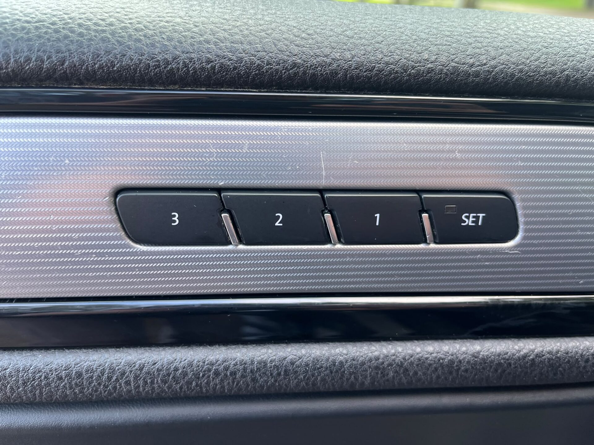 VW TOUAREG R-LINE