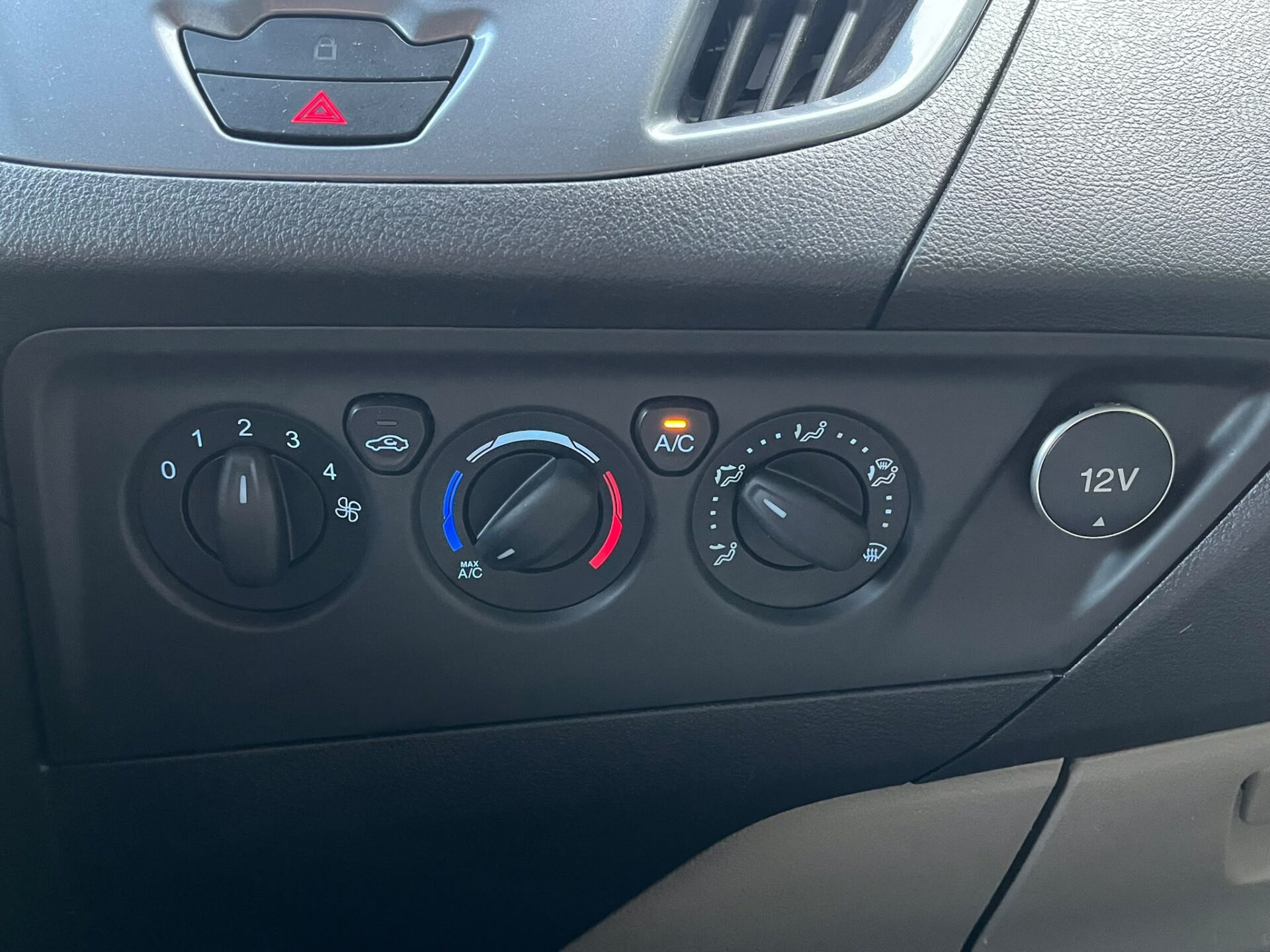 FORD TOURNEO CUSTOM 9-VIETAS