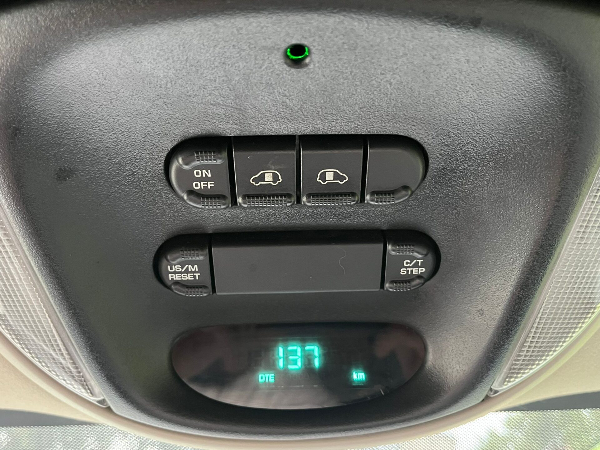 CHRYSLER GRAND VOYAGER LX STOW&GO 7-VIETAS