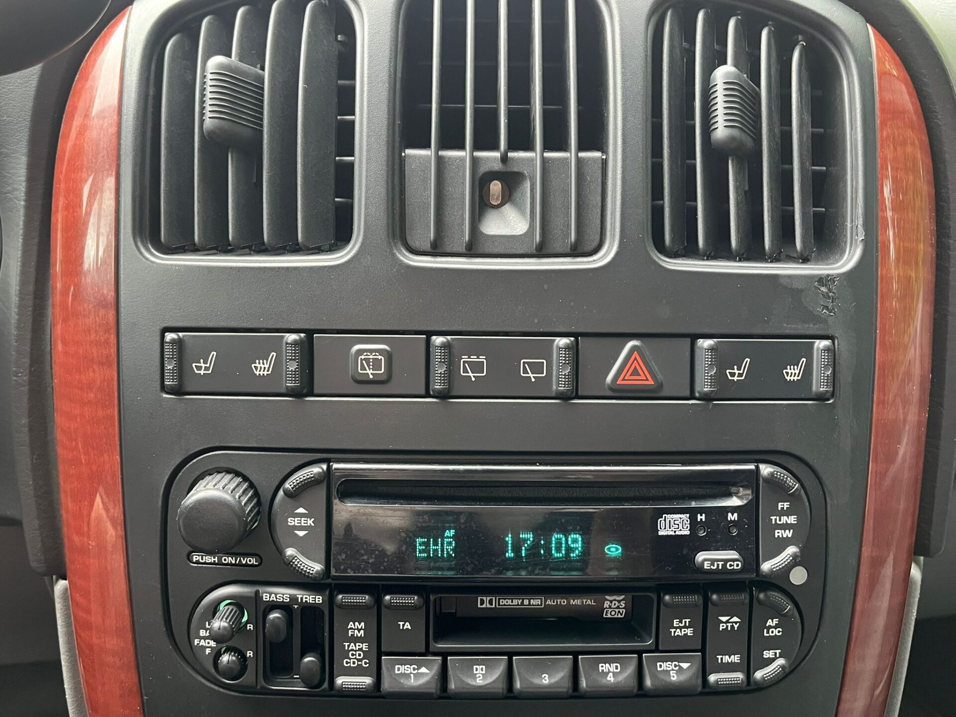 CHRYSLER GRAND VOYAGER LX STOW&GO 7-VIETAS