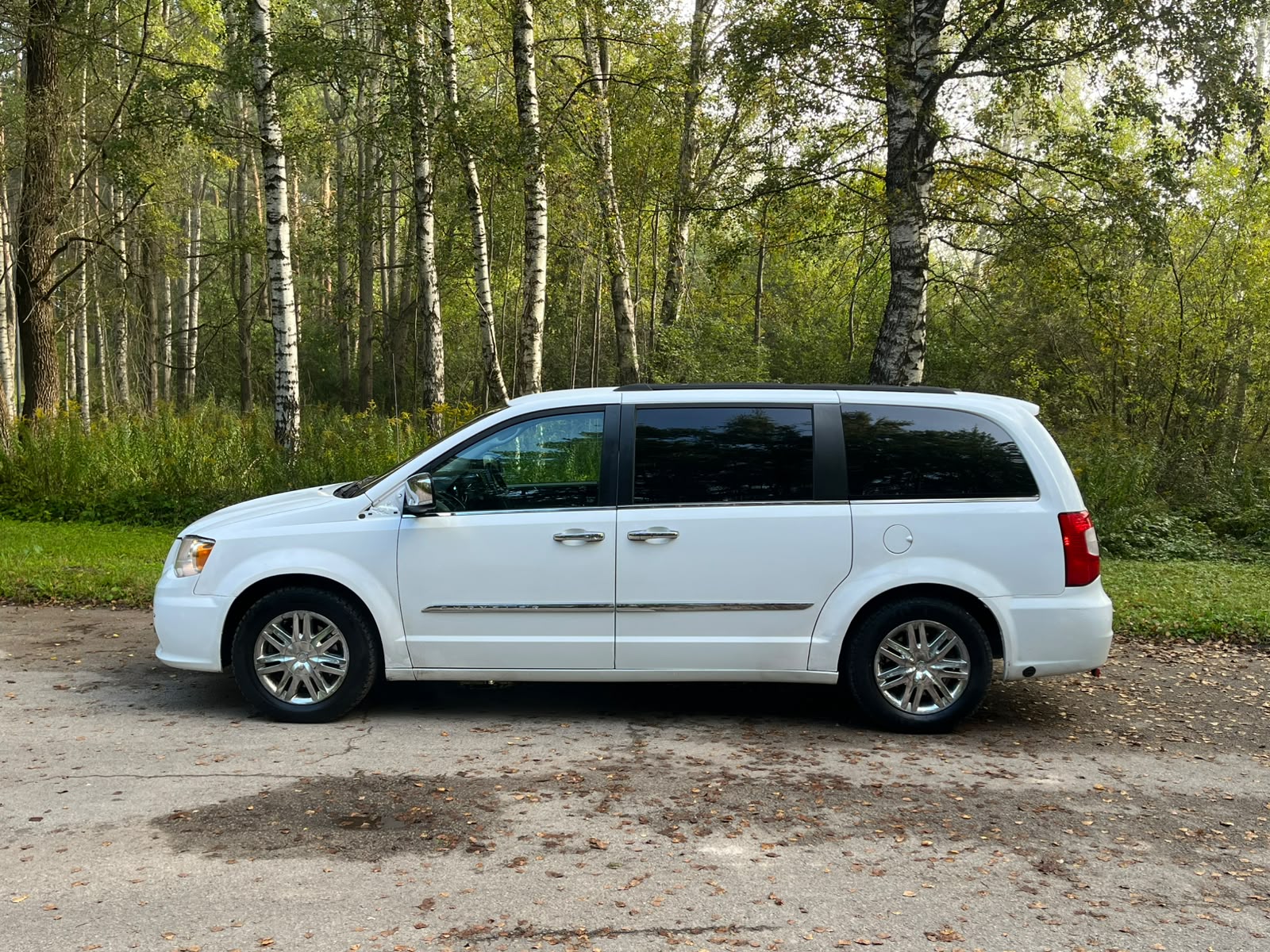 CHRYSLER TOWN & COUNTRY 7-VIETAS