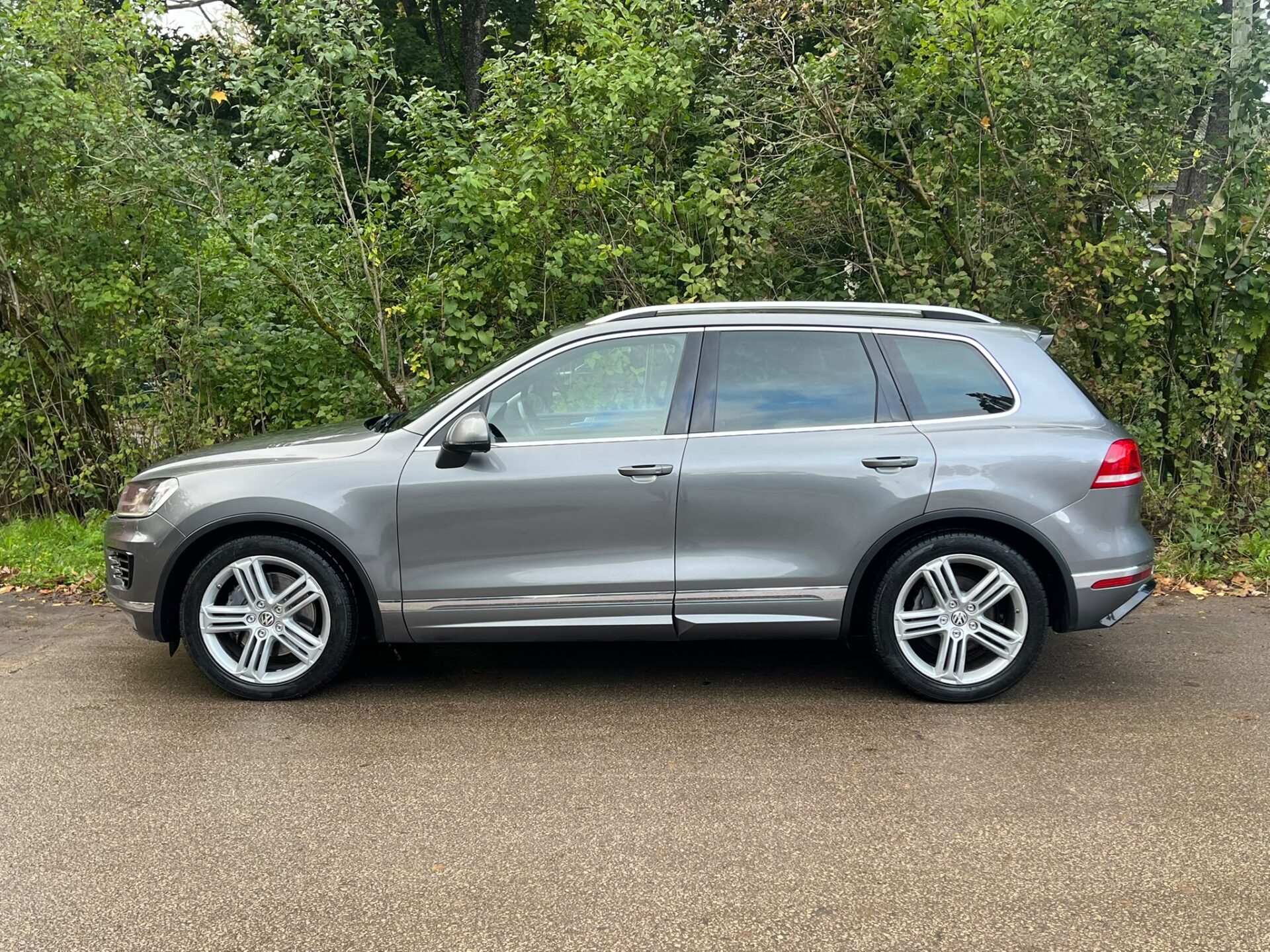 VW TOUAREG R-LINE