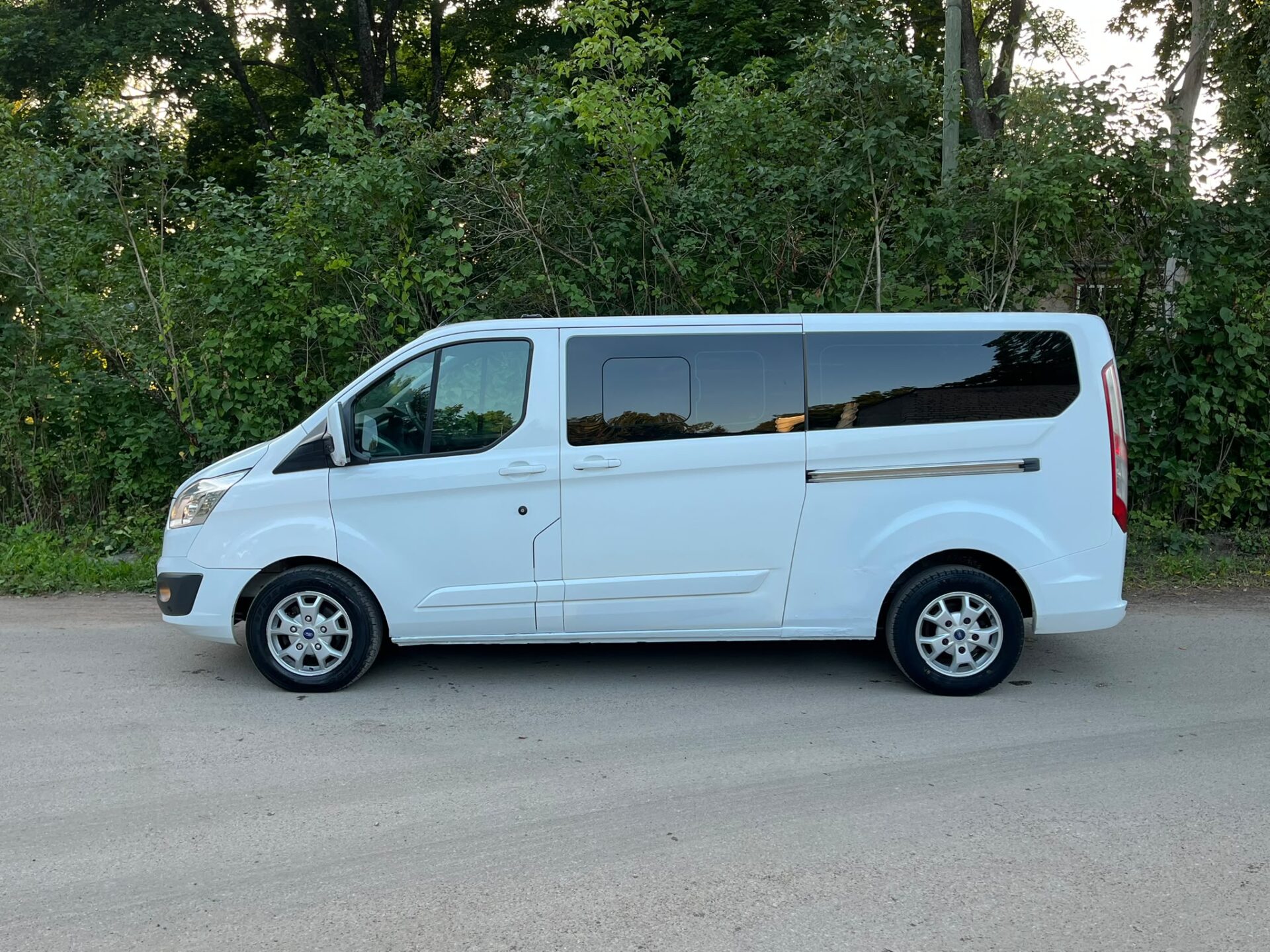 FORD TOURNEO CUSTOM 9-VIETAS