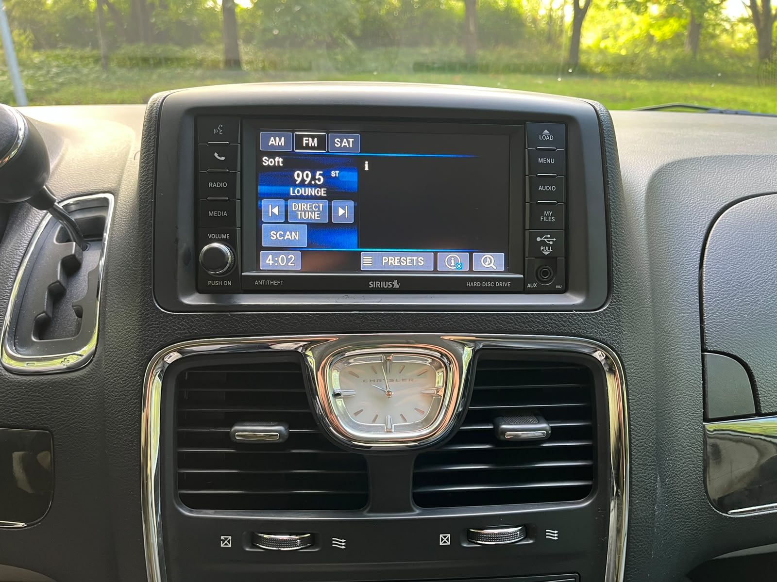 CHRYSLER TOWN & COUNTRY 7-VIETAS
