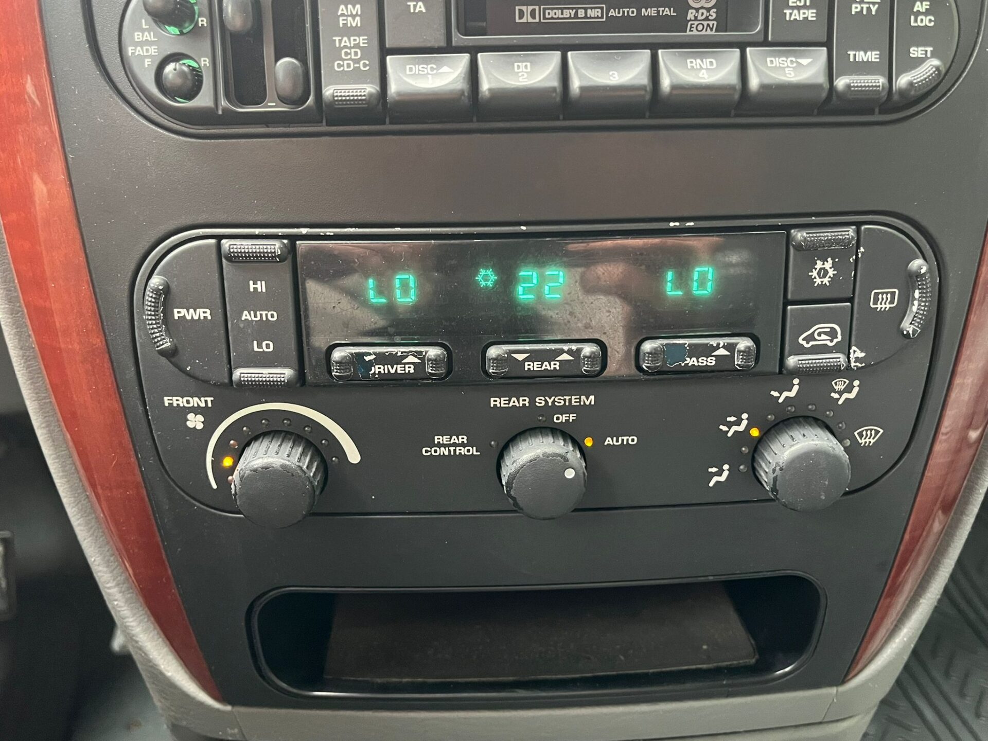 CHRYSLER GRAND VOYAGER LX STOW&GO 7-VIETAS