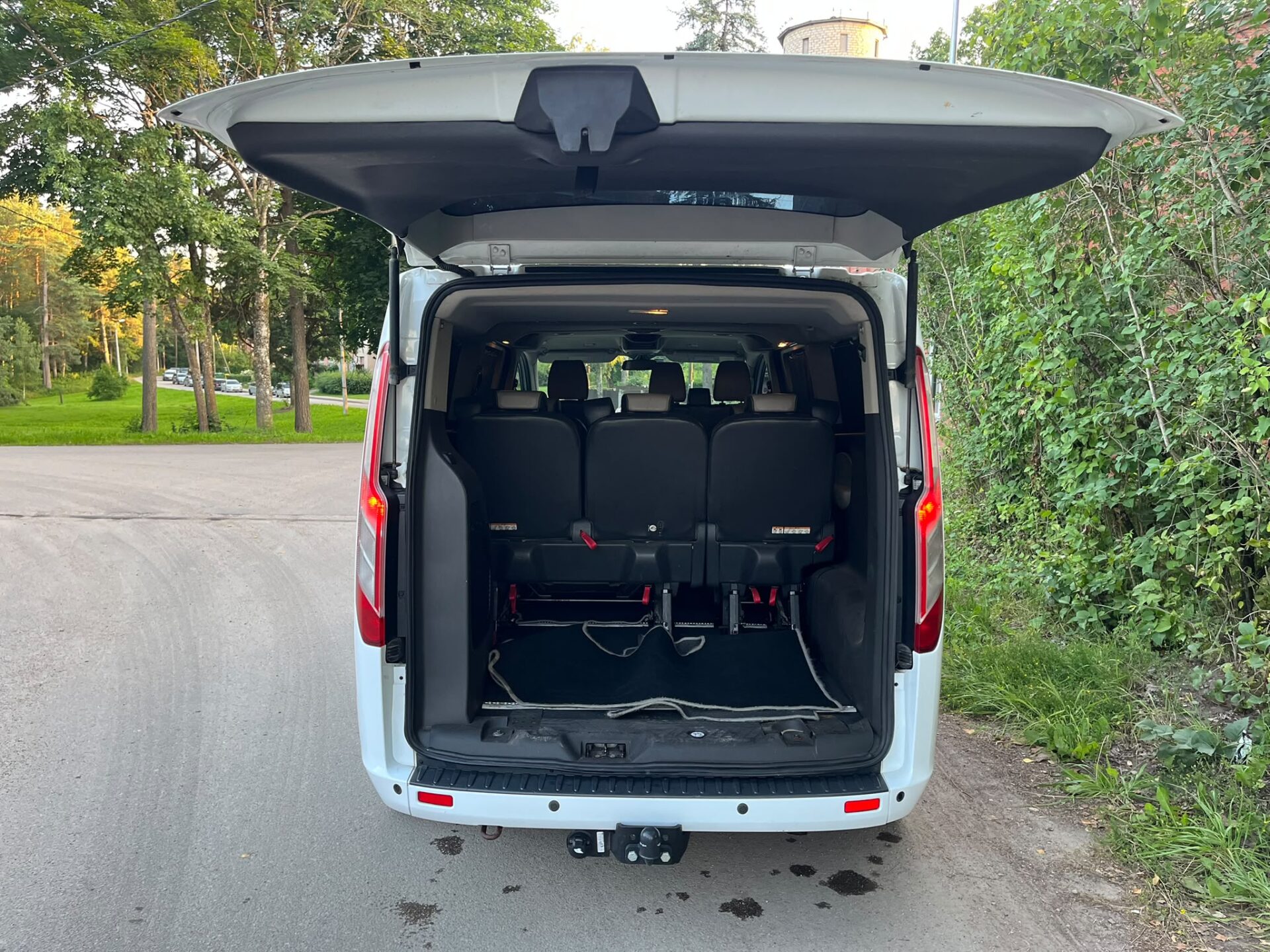 FORD TOURNEO CUSTOM 9-VIETAS
