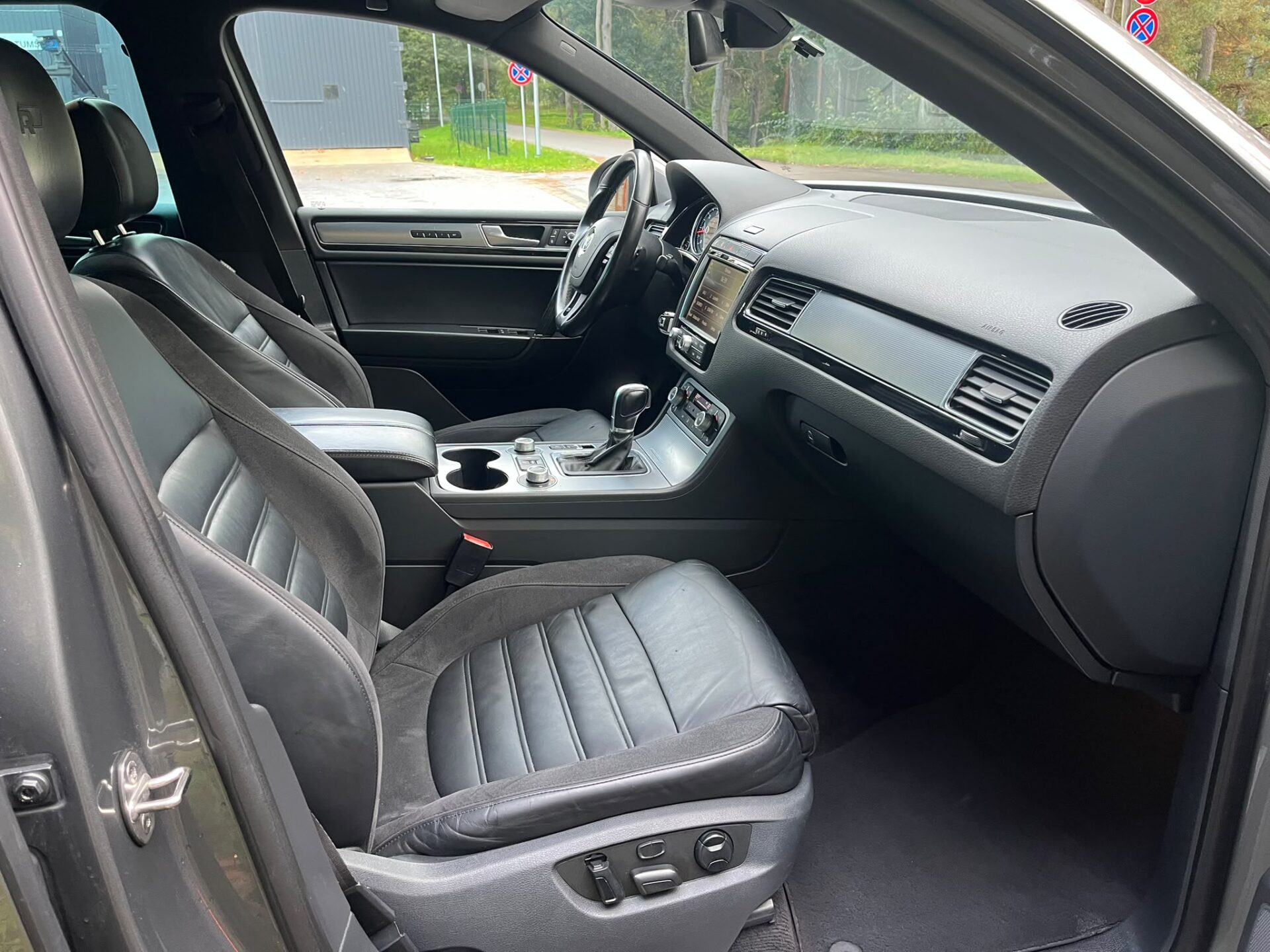 VW TOUAREG R-LINE