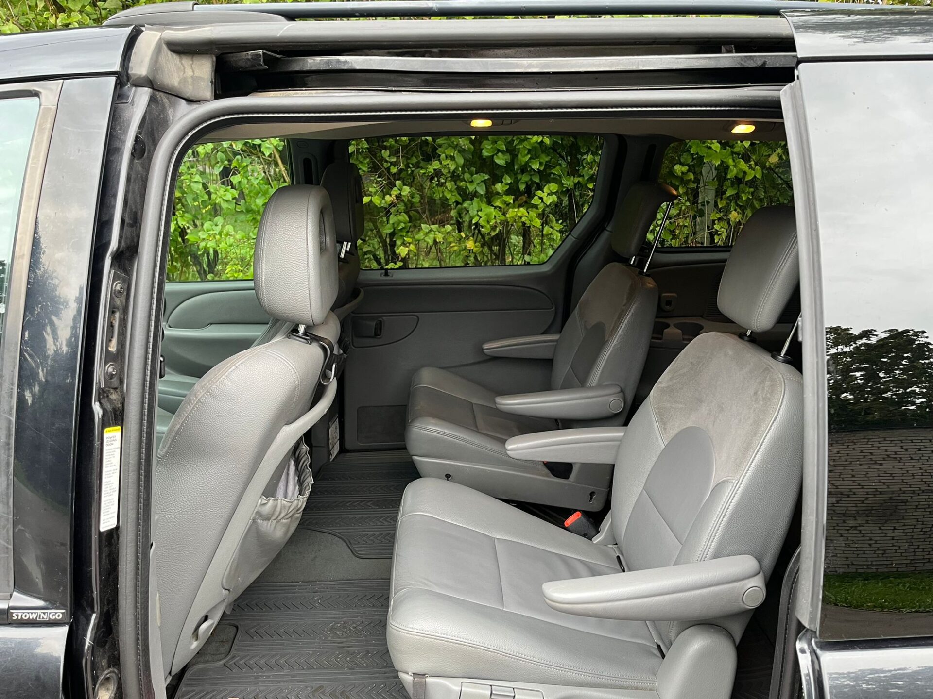 CHRYSLER GRAND VOYAGER LX STOW&GO 7-VIETAS