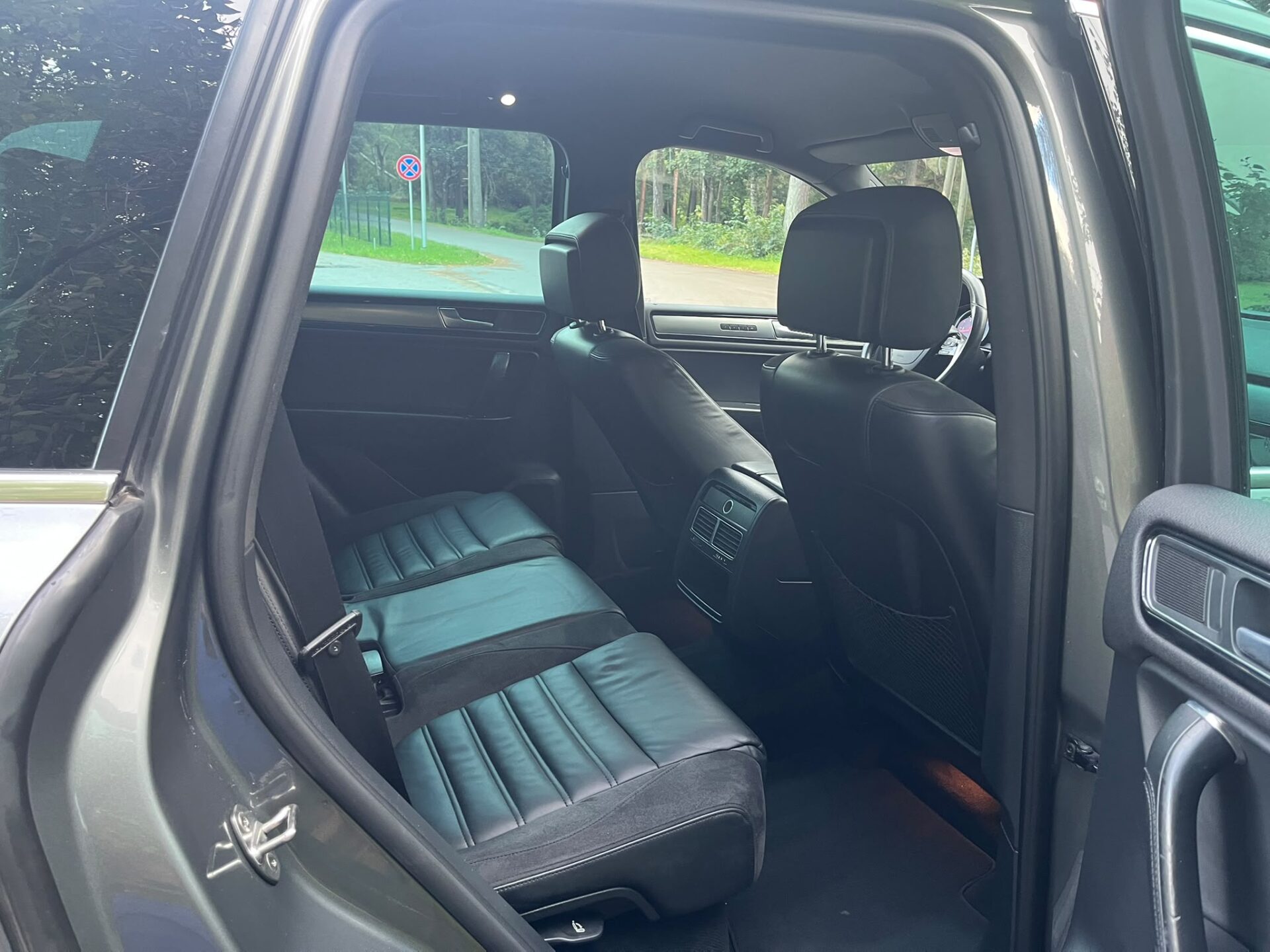 VW TOUAREG R-LINE