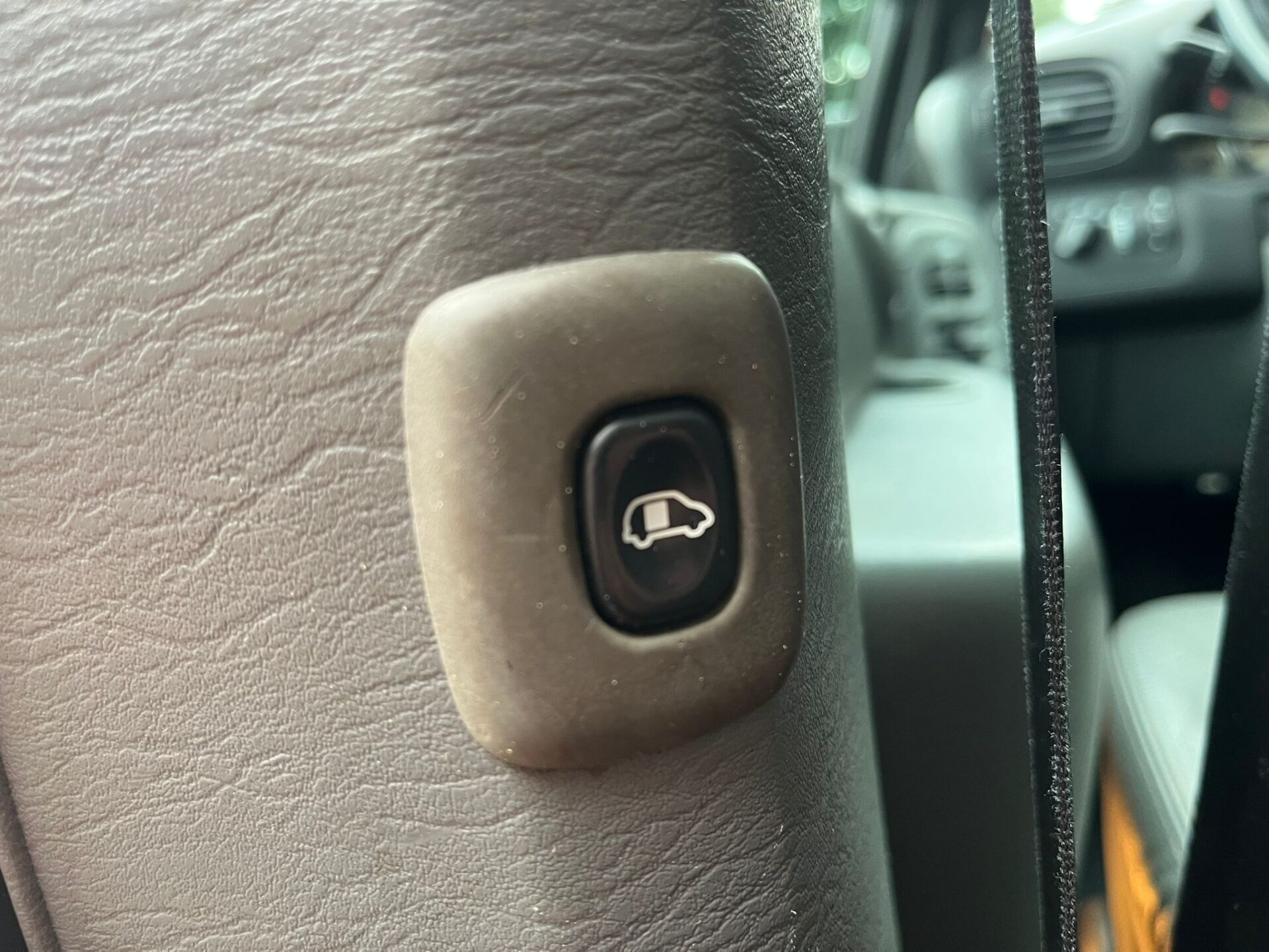 CHRYSLER GRAND VOYAGER LX STOW&GO 7-VIETAS