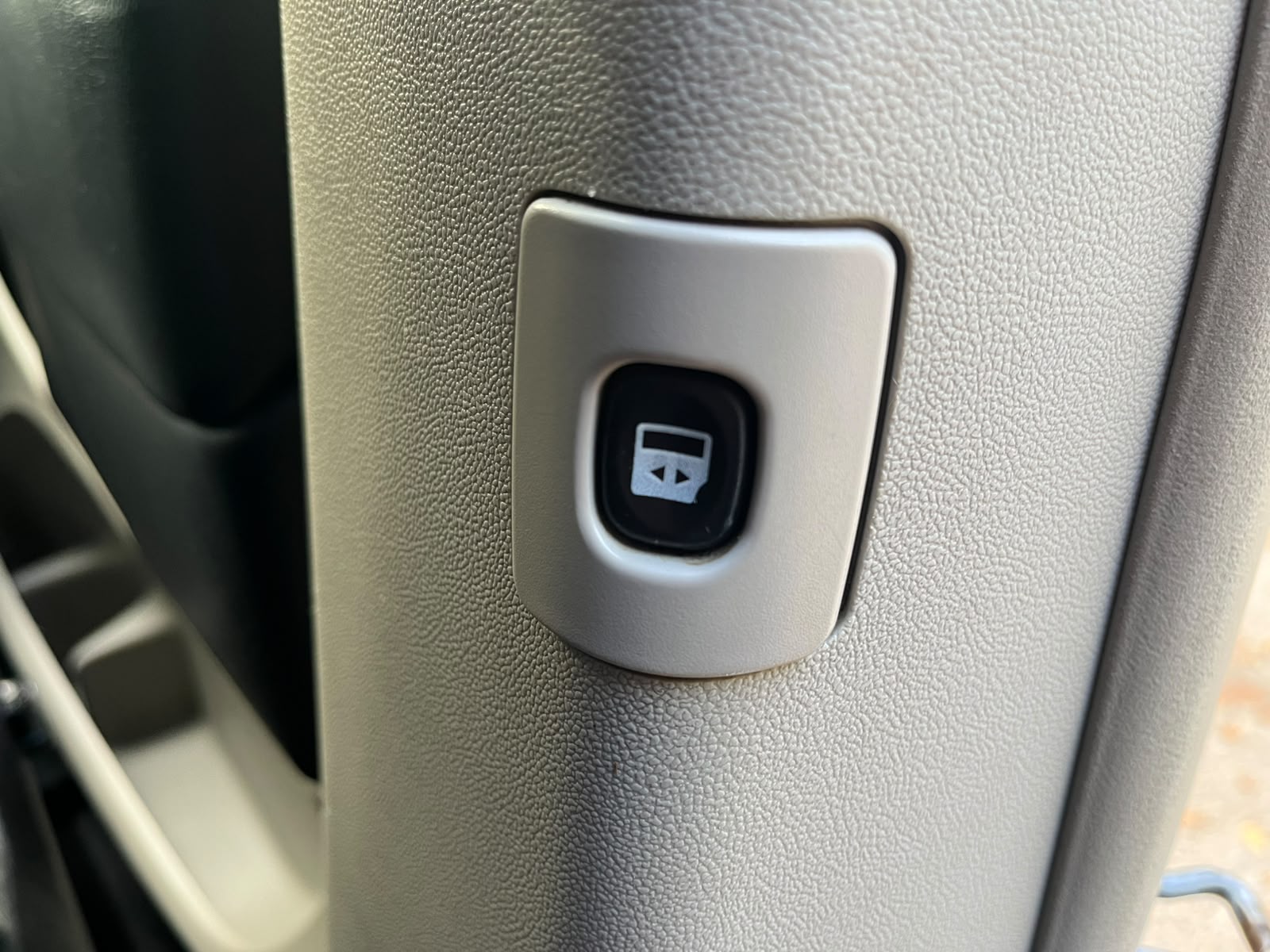 CHRYSLER TOWN & COUNTRY 7-VIETAS