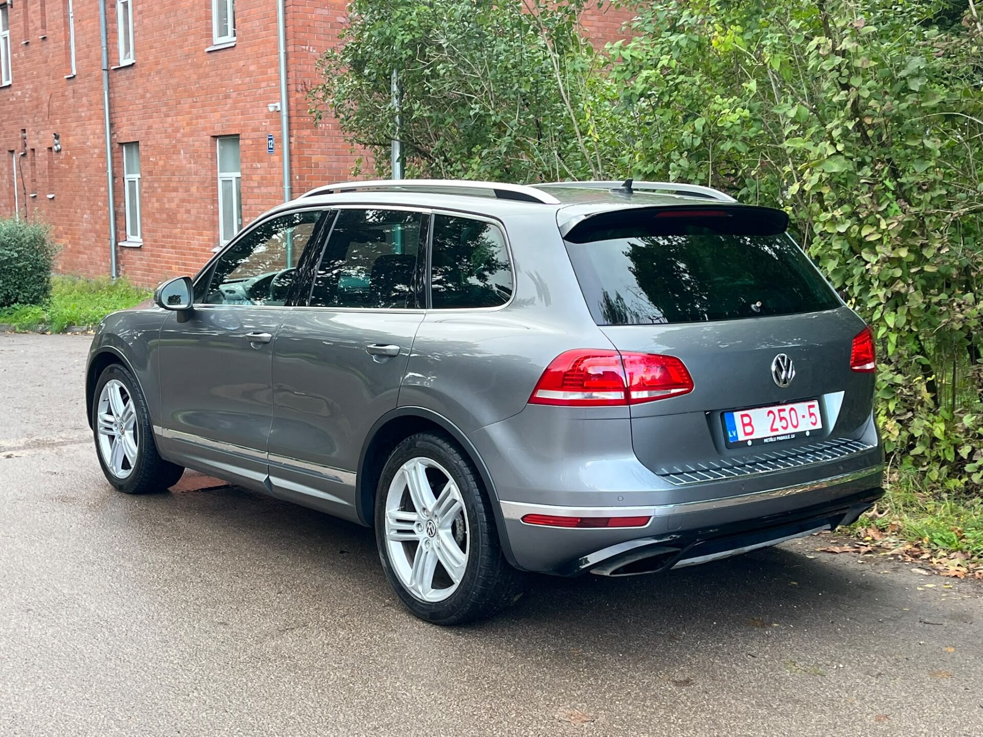VW TOUAREG R-LINE