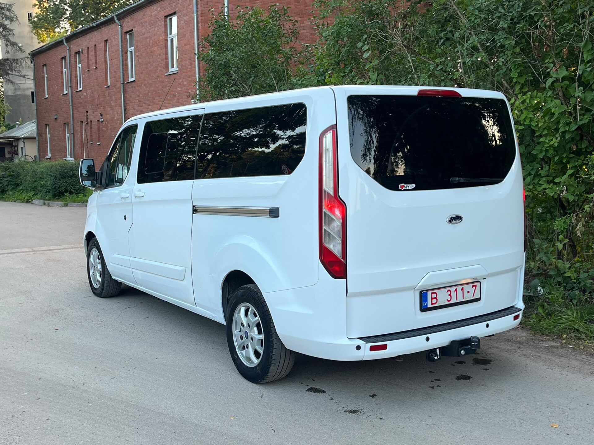 FORD TOURNEO CUSTOM 9-VIETAS