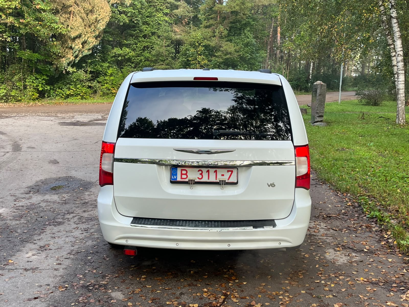 CHRYSLER TOWN & COUNTRY 7-VIETAS
