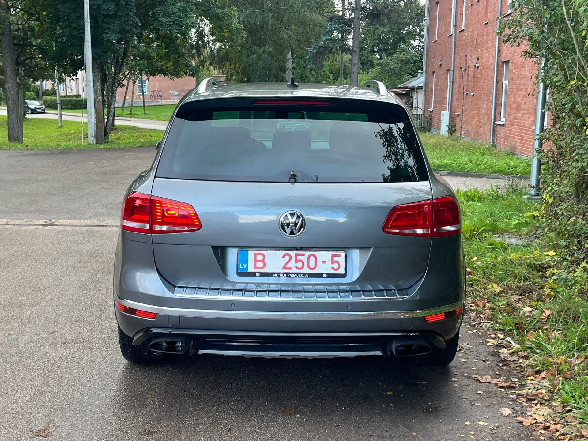 VW TOUAREG R-LINE